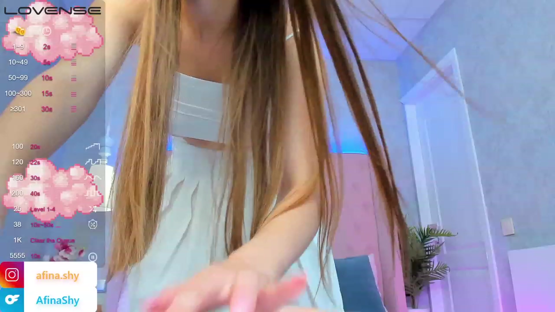 Gallery image thumbnail from AfinaShy's myfreecams stream on, 08/18/2023, 12:01 image 16 of 20