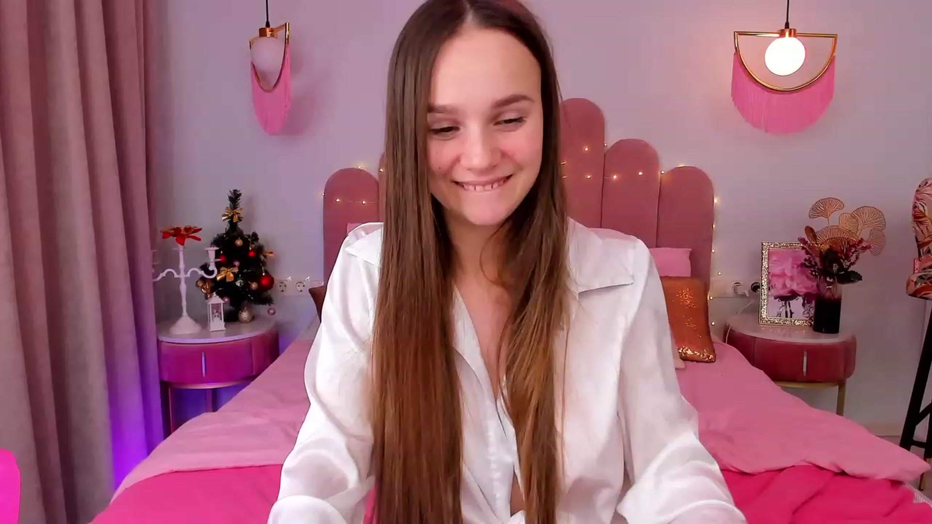 Gallery image thumbnail from AfinaShy's myfreecams stream on, 12/28/2023, 11:31 image 6 of 20
