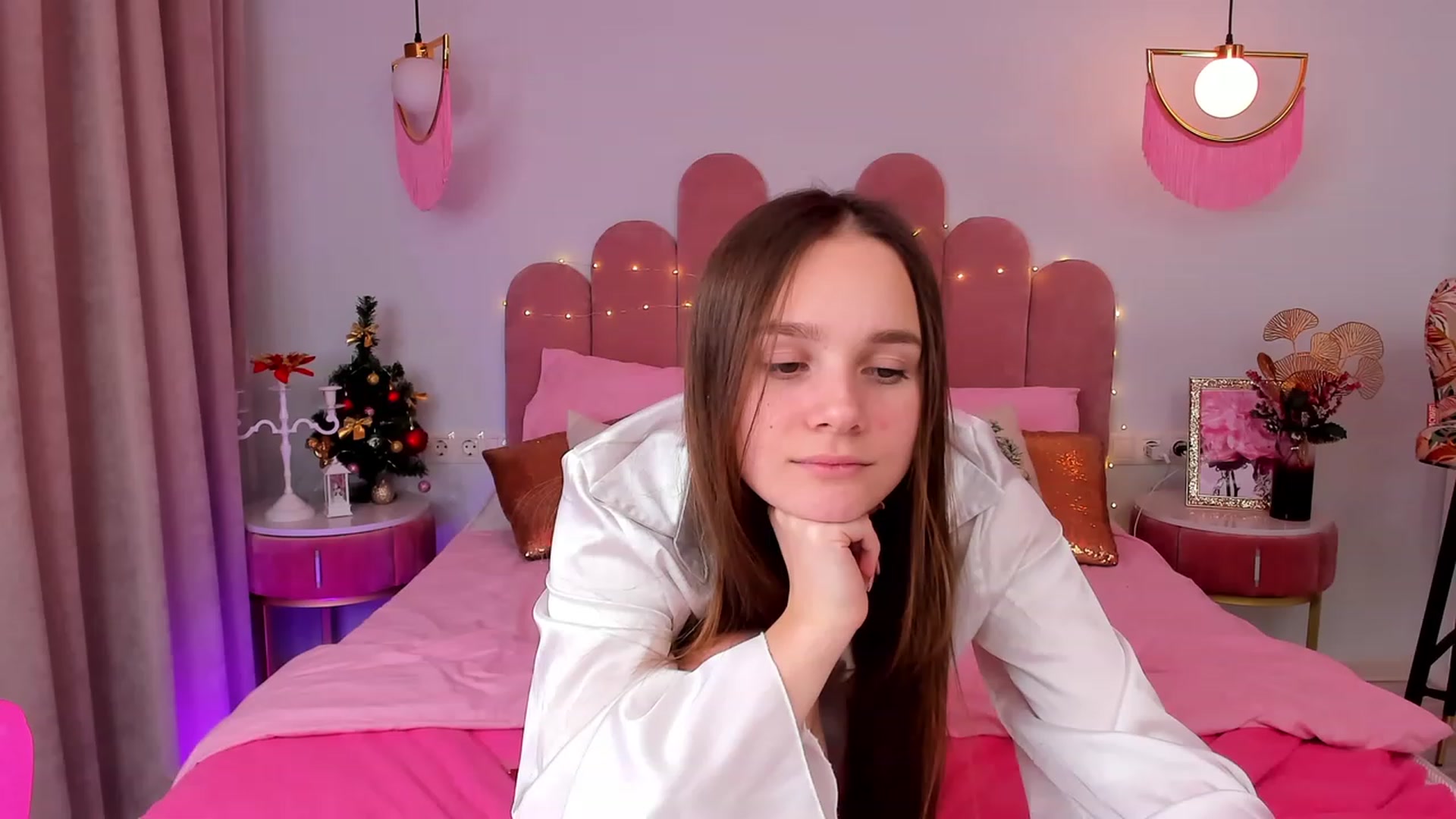 Gallery image thumbnail from AfinaShy's myfreecams stream on, 12/28/2023, 11:31 image 8 of 20