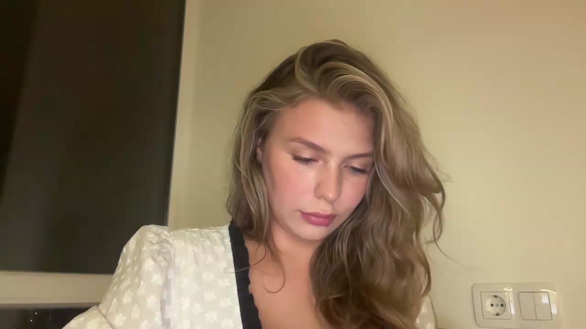 Gallery image thumbnail from Afrodita_fox's myfreecams stream on, 09/12/2026, 18:24 image 19 of 20