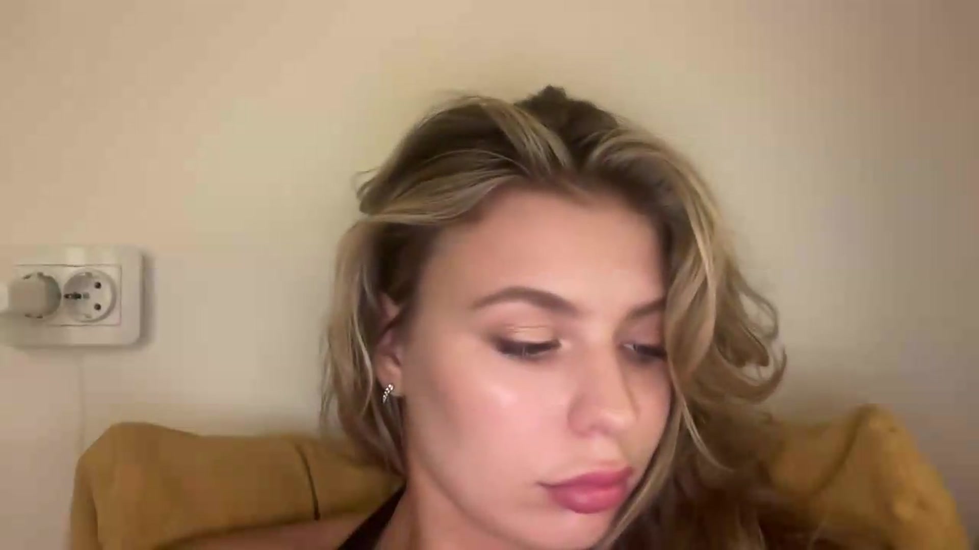 Gallery image thumbnail from Afrodita_fox's myfreecams stream on, 09/13/2026, 19:19 image 18 of 20