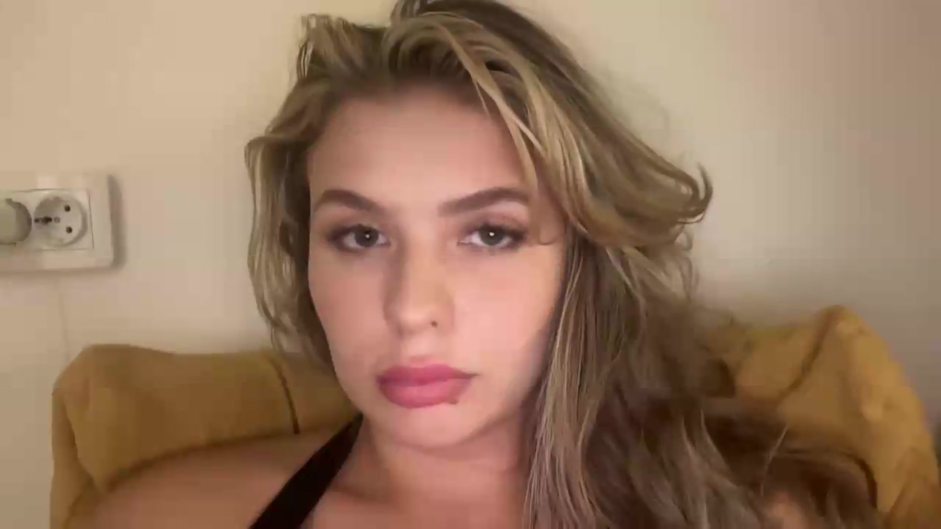 Gallery image thumbnail from Afrodita_fox's myfreecams stream on, 09/13/2026, 19:19 image 19 of 20