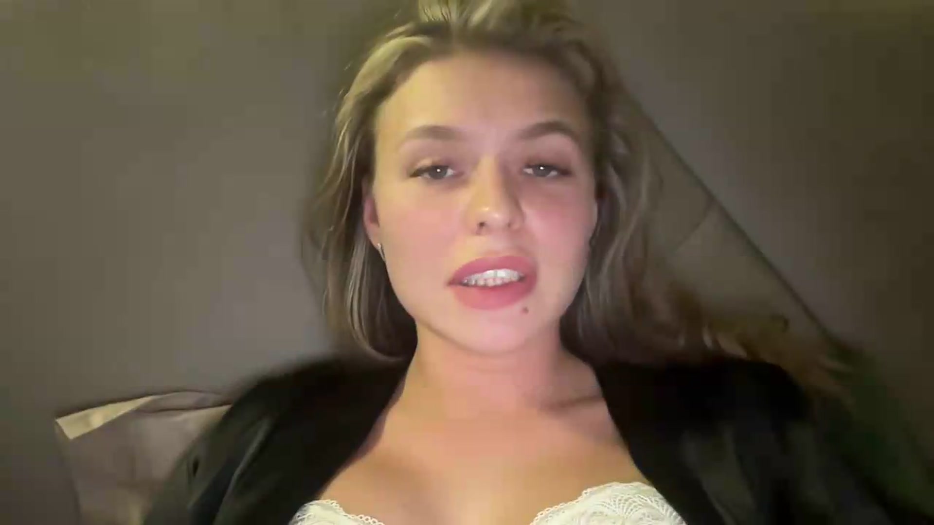 Gallery image thumbnail from Afrodita_fox's myfreecams stream on, 09/16/2026, 18:39 image 6 of 20