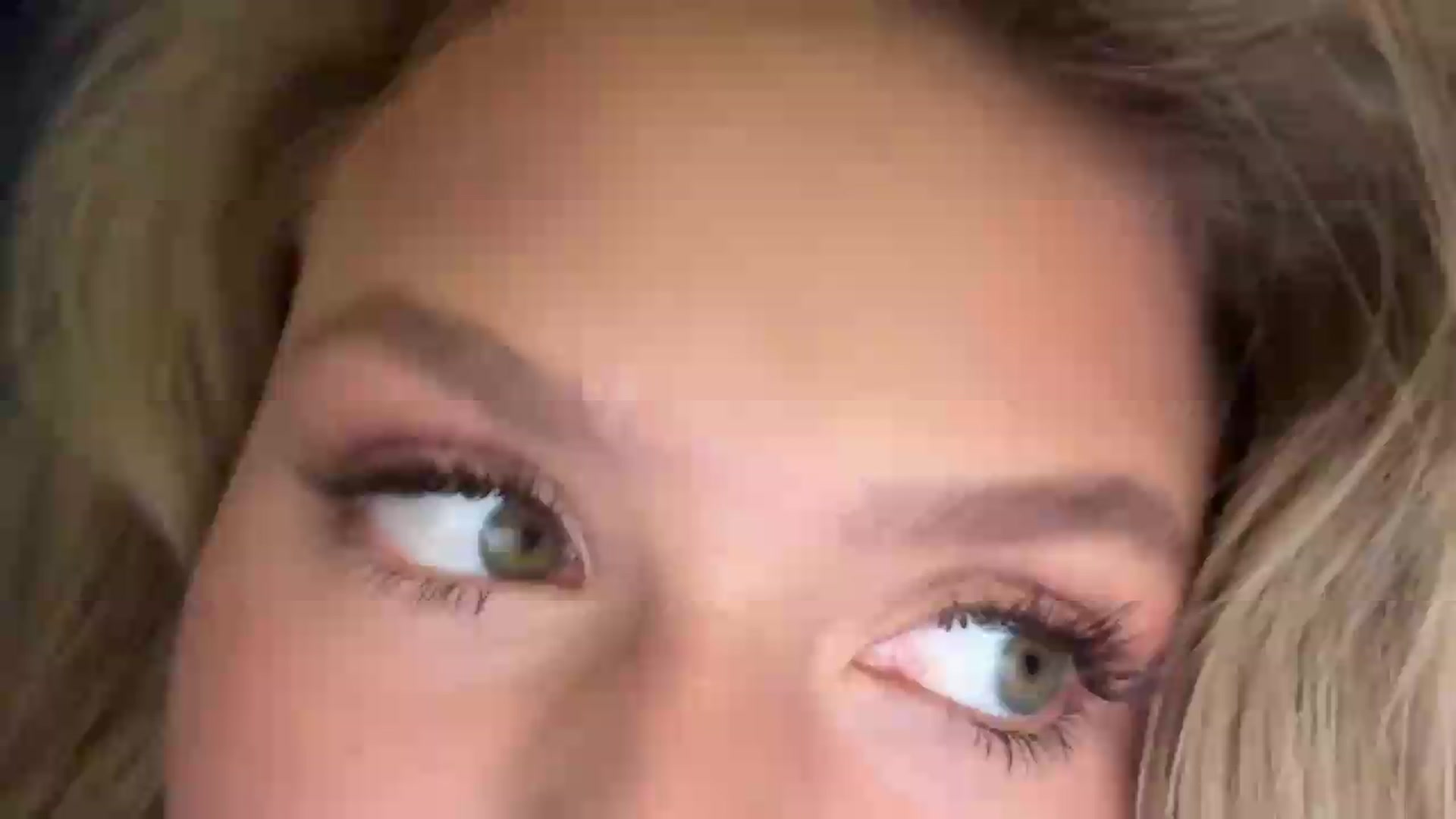Gallery image thumbnail from Afrodita_fox's myfreecams stream on, 09/19/2026, 17:17 image 1 of 20