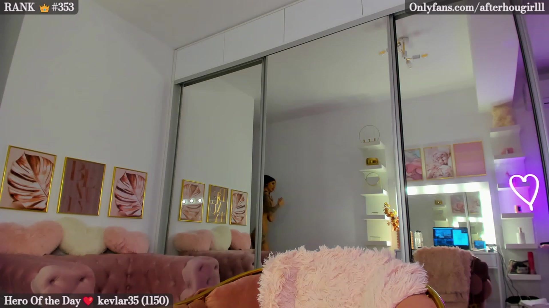 Gallery image thumbnail from Afterhourgirl's myfreecams stream on, 02/06/2023, 21:44 image 13 of 20