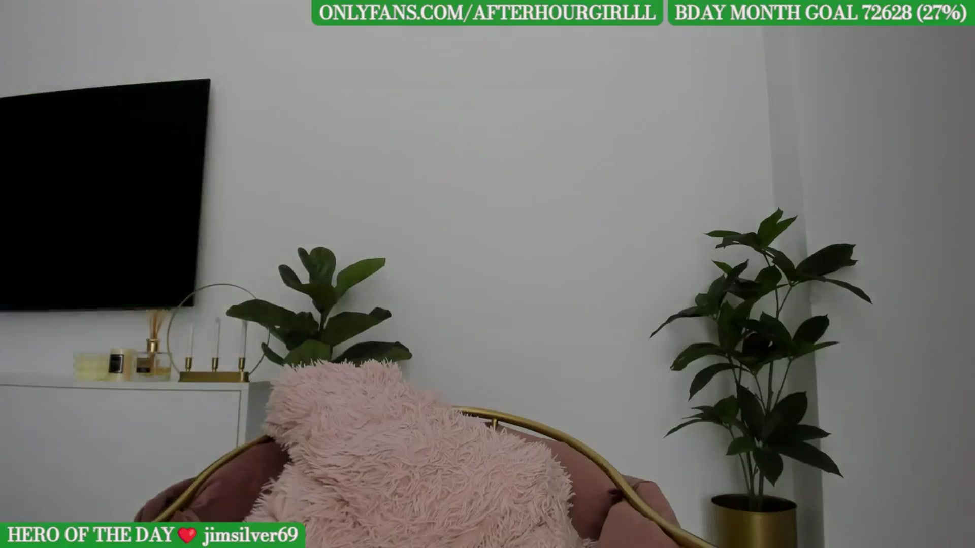 Gallery image thumbnail from Afterhourgirl's myfreecams stream on, 05/16/2024, 22:58 image 12 of 20