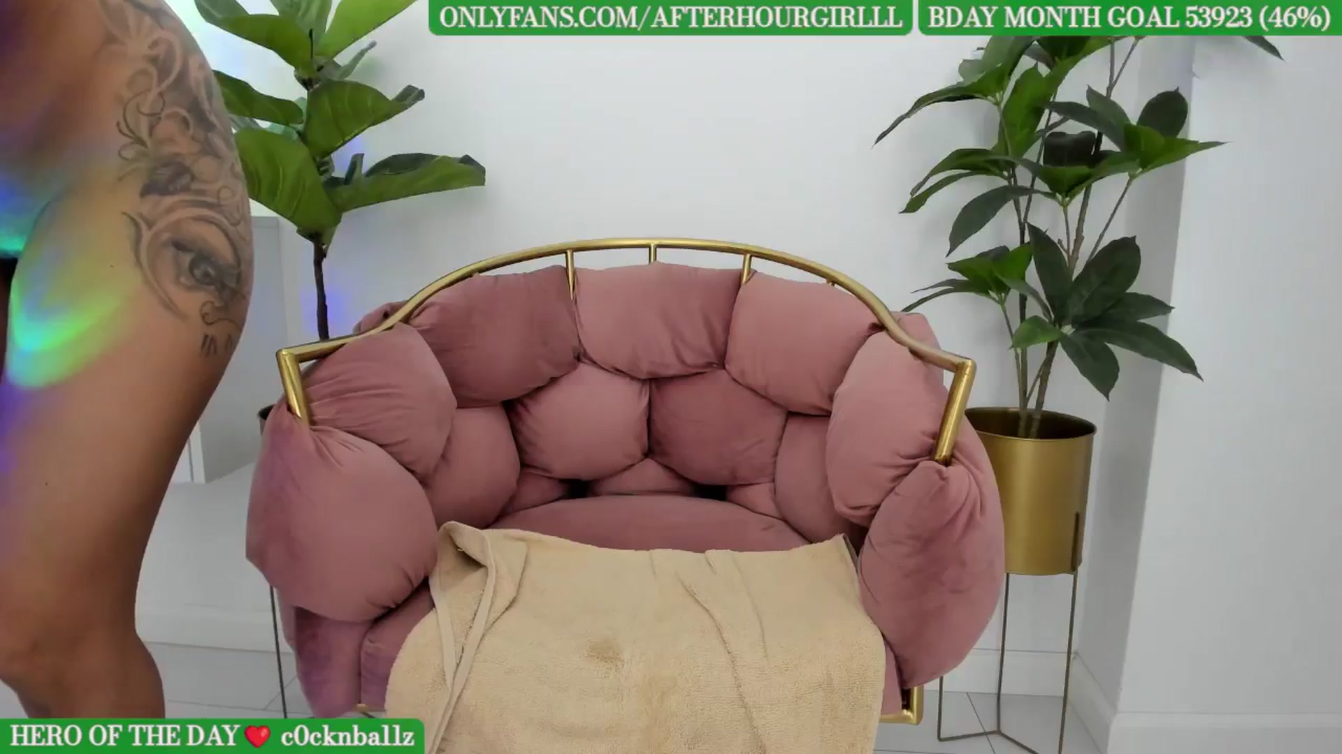 Gallery image thumbnail from Afterhourgirl's myfreecams stream on, 05/25/2024, 21:39 image 7 of 20