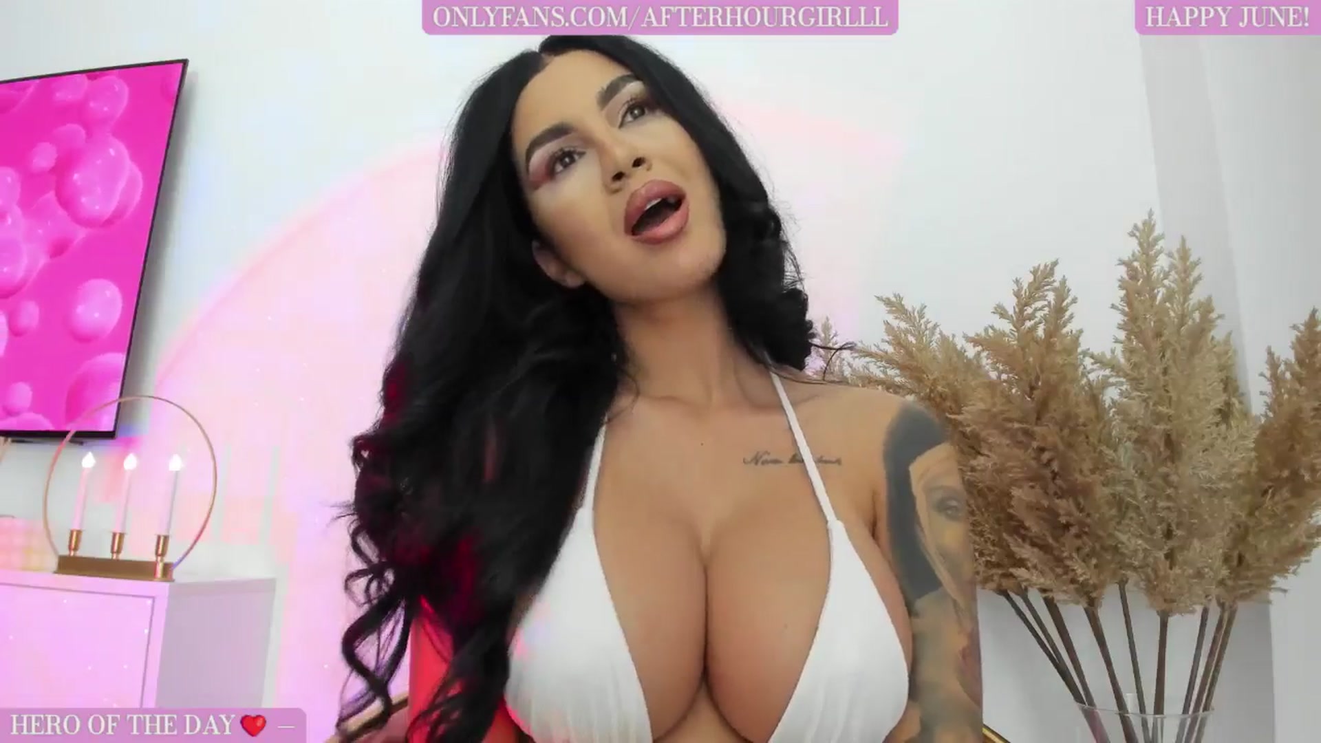Gallery image thumbnail from Afterhourgirl's myfreecams stream on, 06/01/2024, 21:51 image 2 of 20