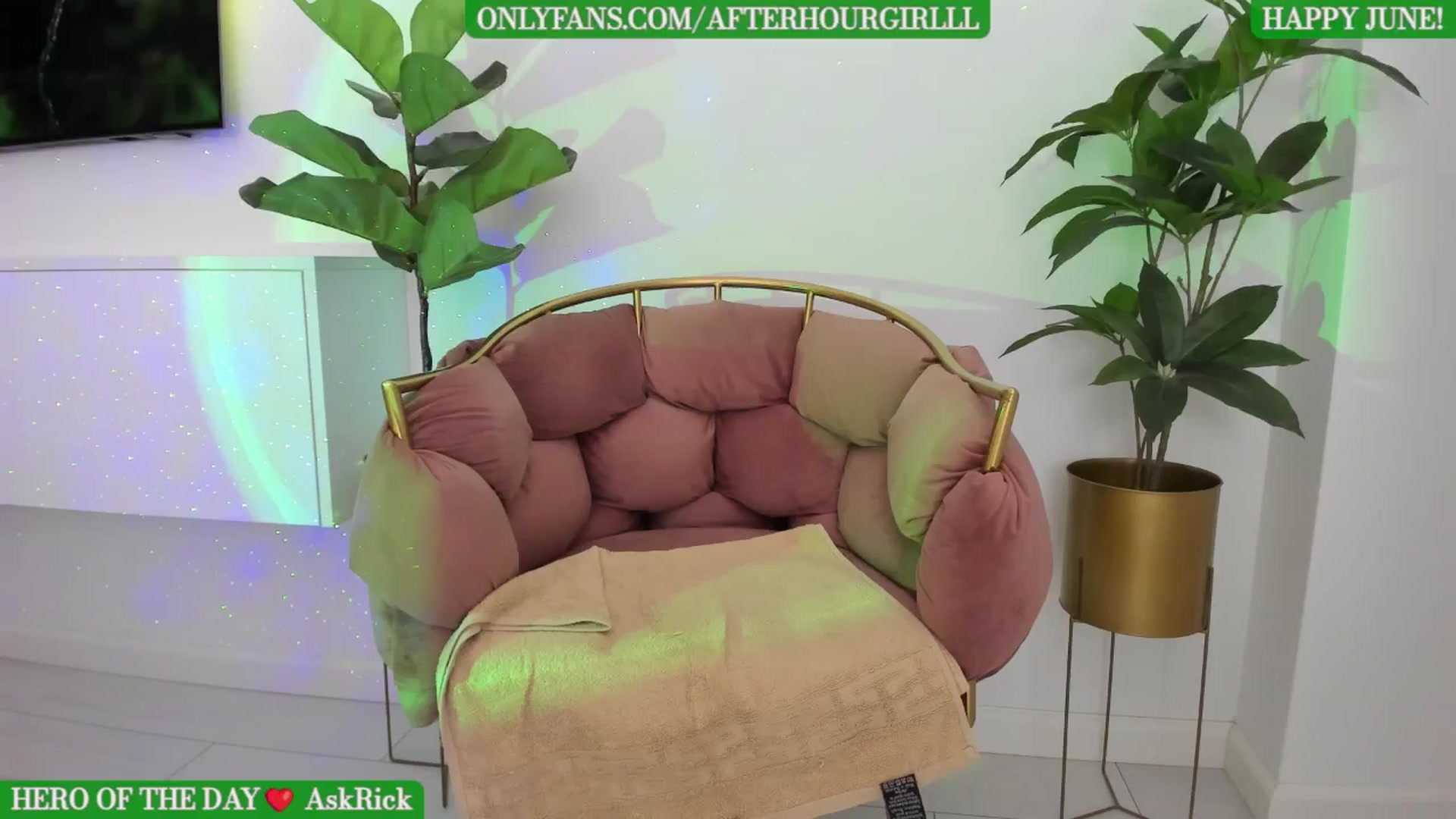 Gallery image thumbnail from Afterhourgirl's myfreecams stream on, 06/13/2024, 22:41 image 15 of 20