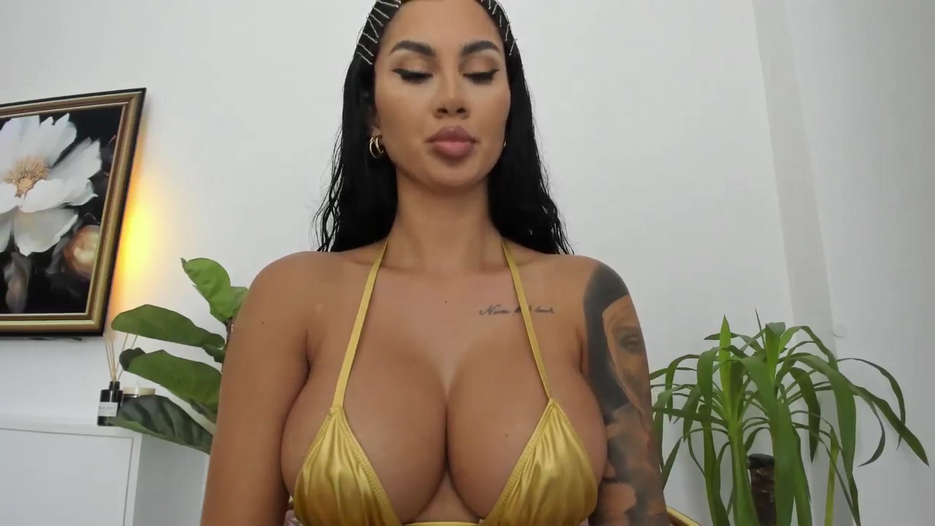 Gallery image thumbnail from Afterhourgirl's myfreecams stream on, 08/07/2024, 23:13 image 4 of 20
