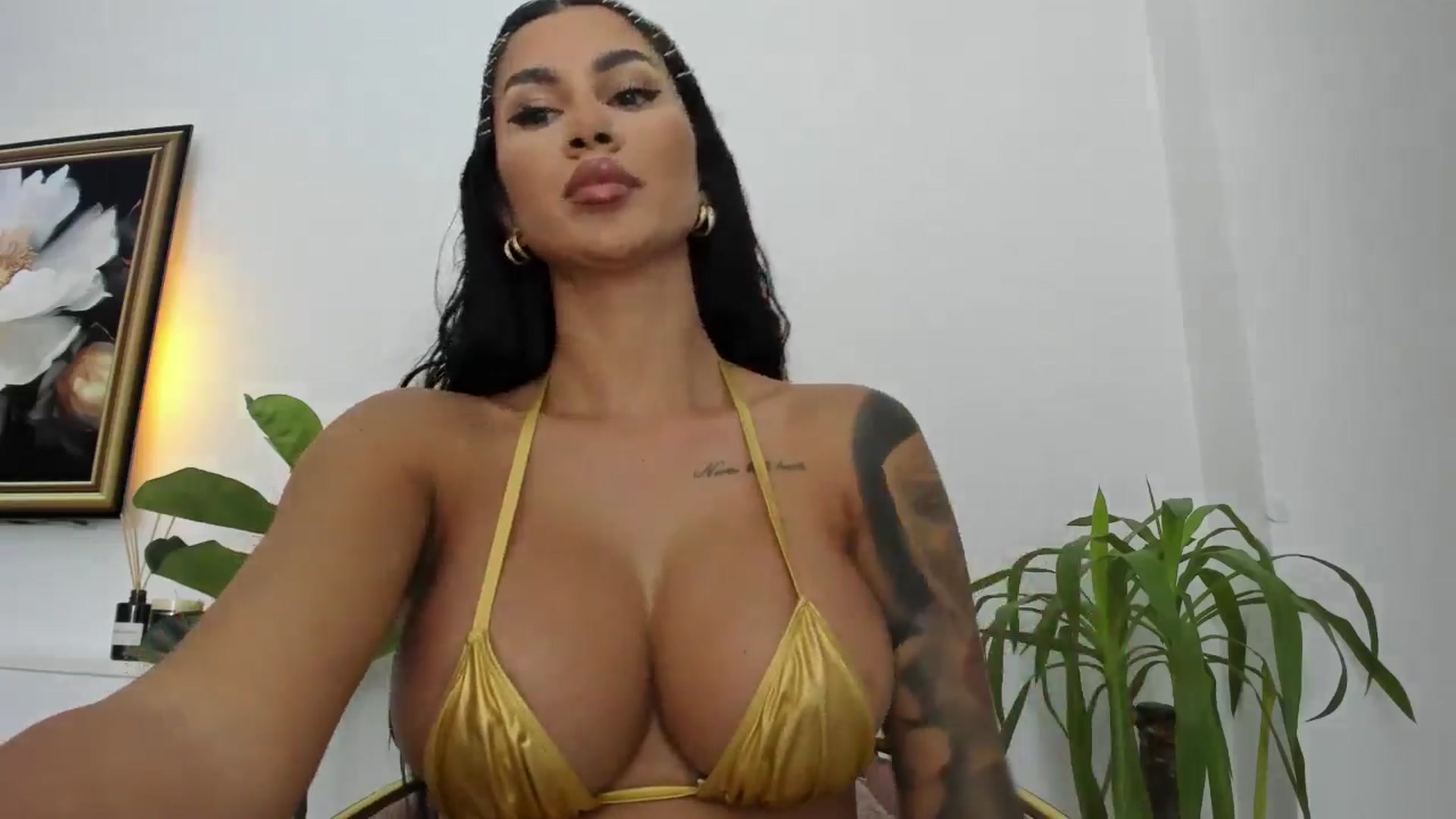 Gallery image thumbnail from Afterhourgirl's myfreecams stream on, 08/07/2024, 23:13 image 6 of 20
