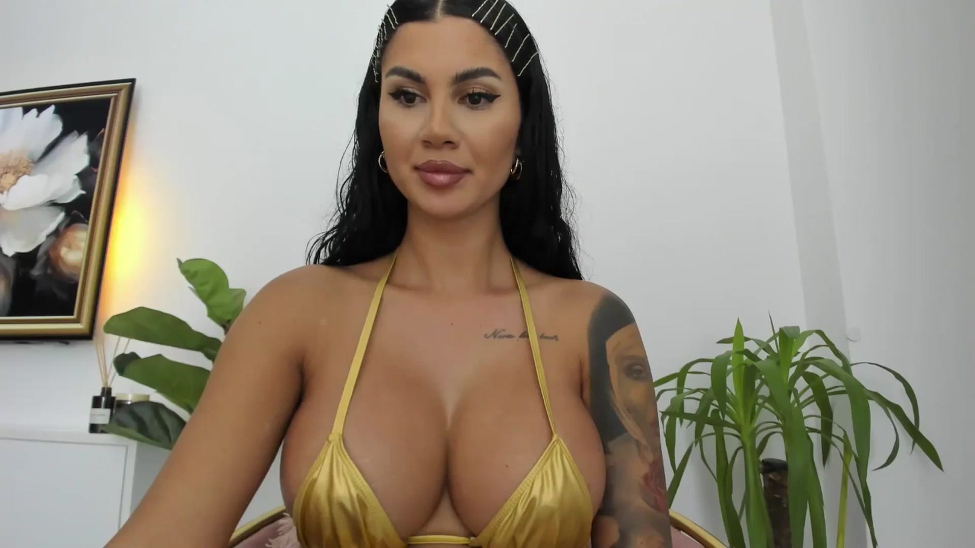 Gallery image thumbnail from Afterhourgirl's myfreecams stream on, 08/07/2024, 23:13 image 10 of 20