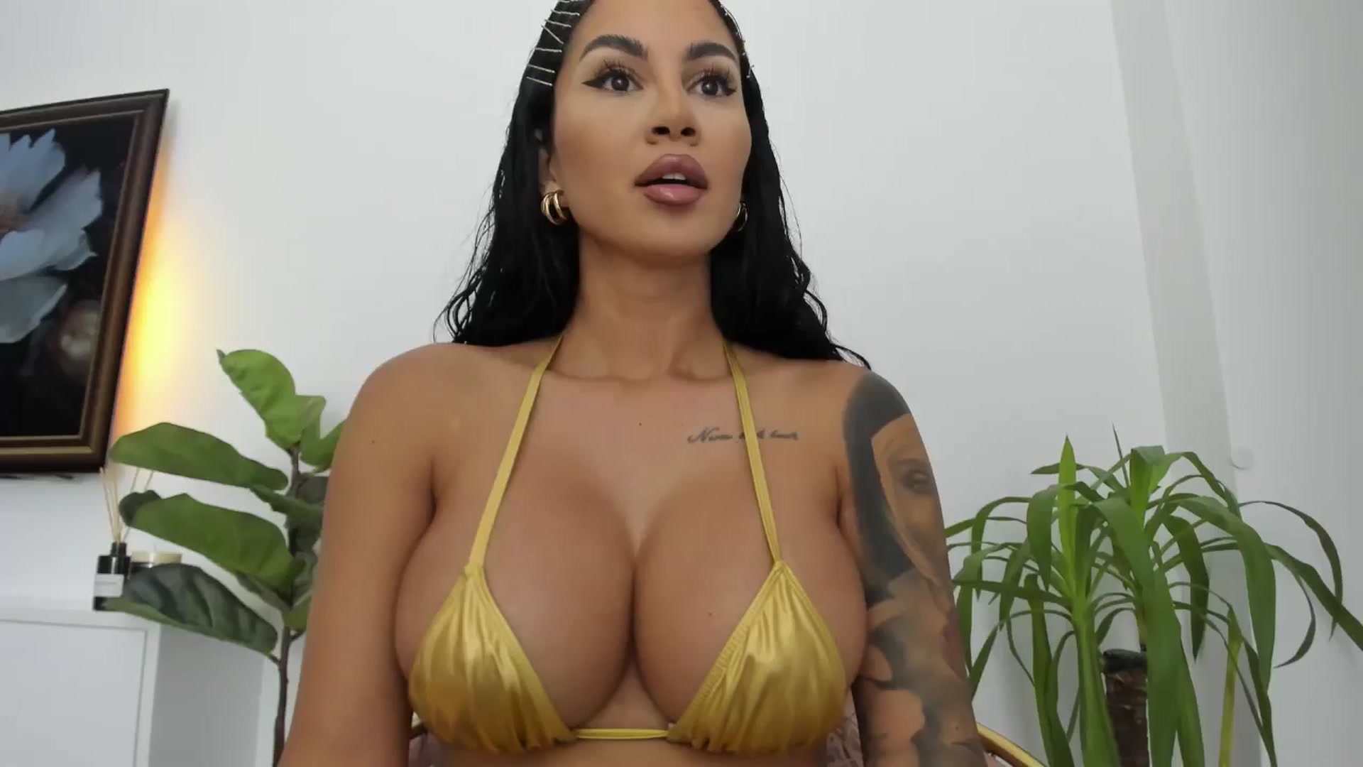 Gallery image thumbnail from Afterhourgirl's myfreecams stream on, 08/07/2024, 23:13 image 2 of 20