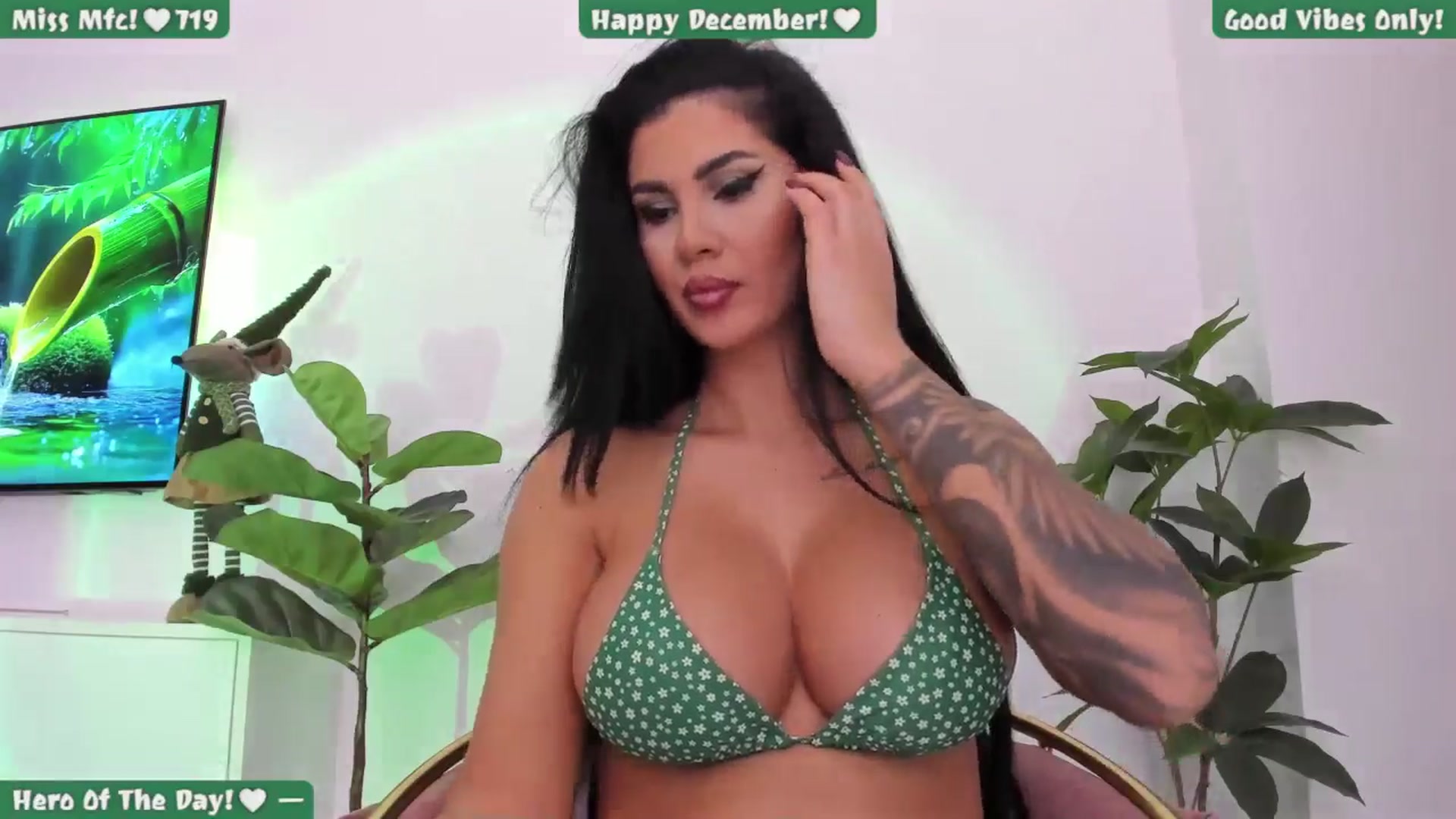 Gallery image thumbnail from Afterhourgirl's myfreecams stream on, 12/29/2024, 19:00 image 3 of 20
