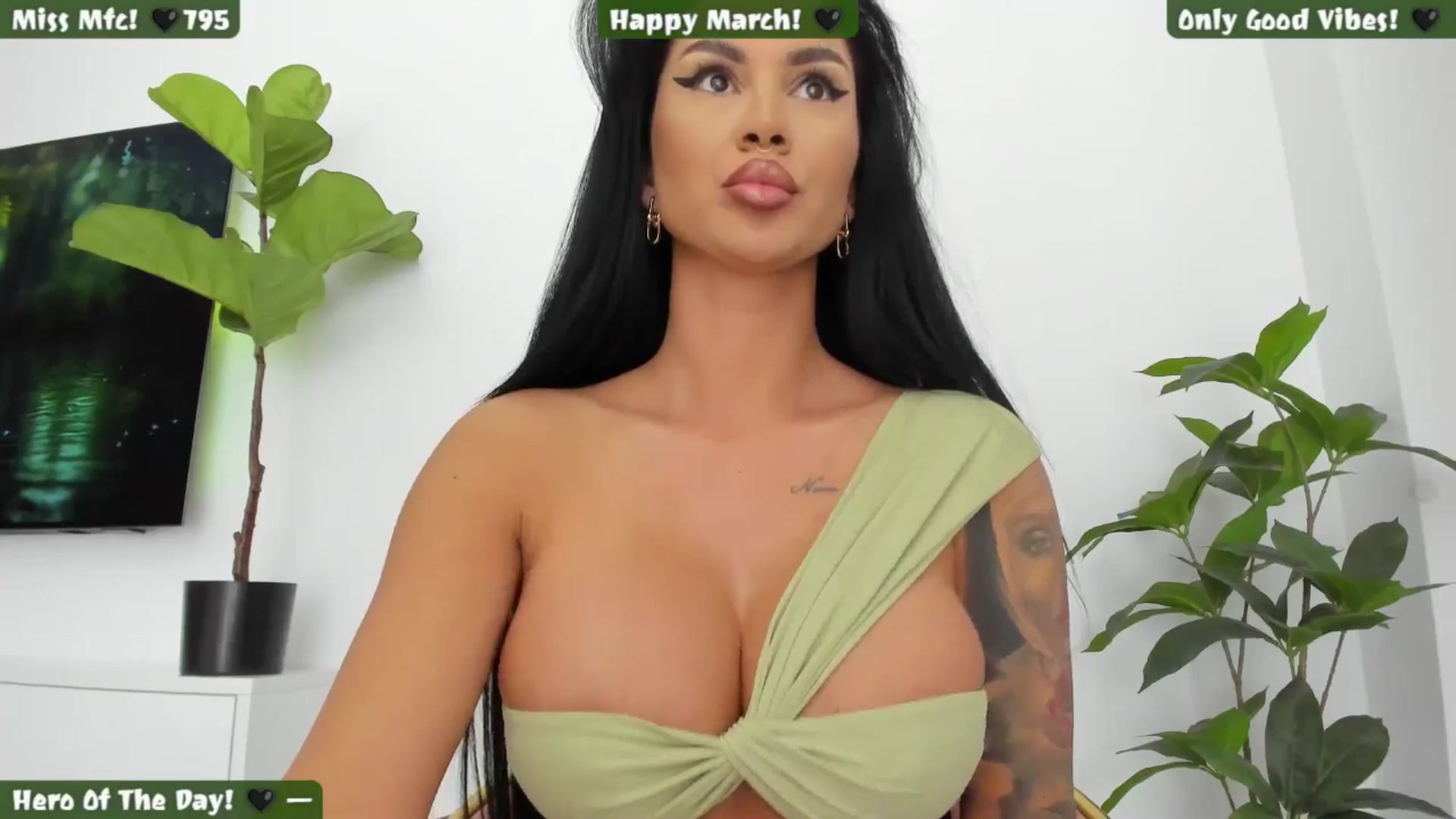 Gallery image thumbnail from Afterhourgirl's myfreecams stream on, 03/22/2025, 20:15 image 17 of 20