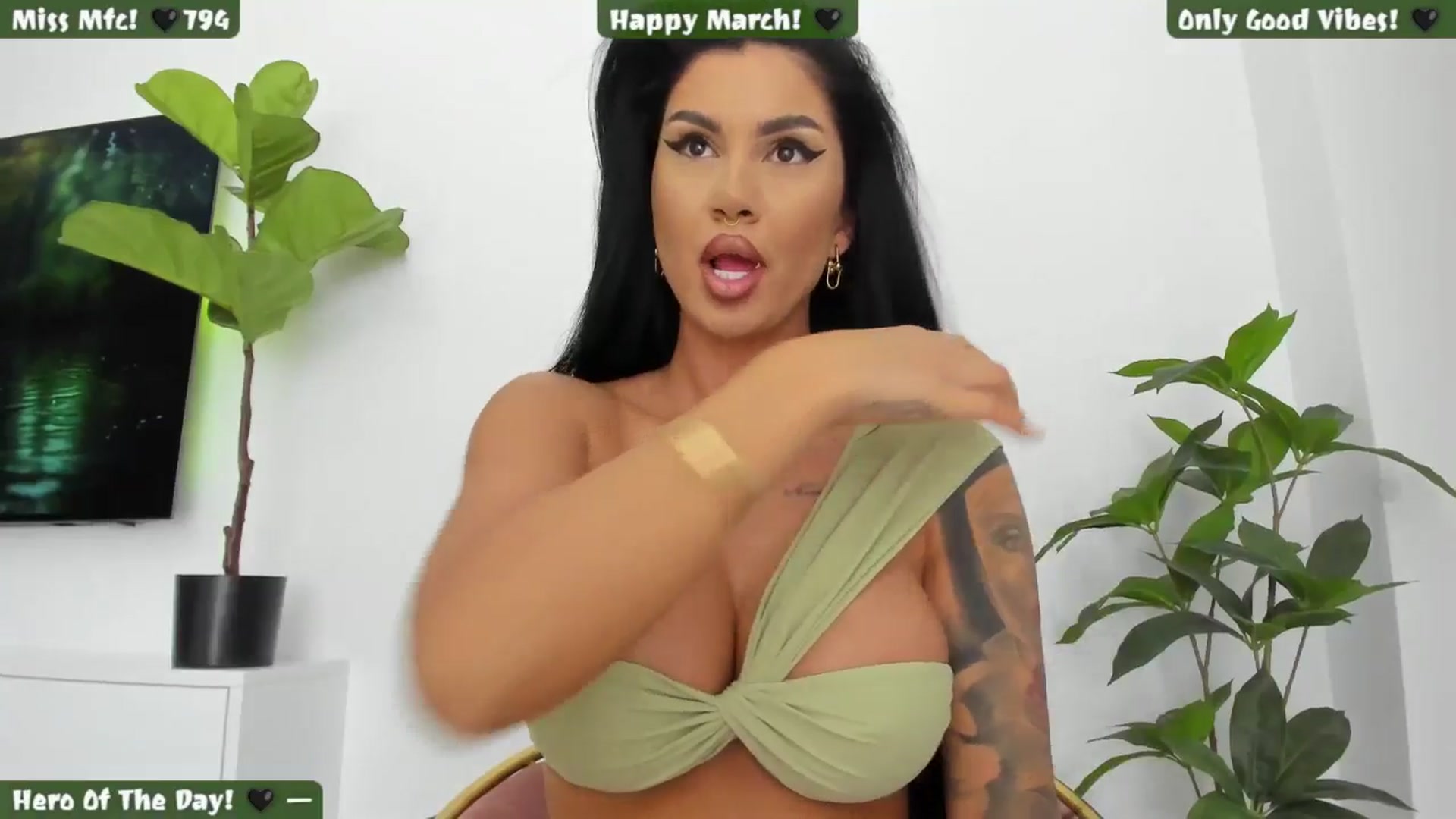 Gallery image thumbnail from Afterhourgirl's myfreecams stream on, 03/22/2025, 20:15 image 11 of 20