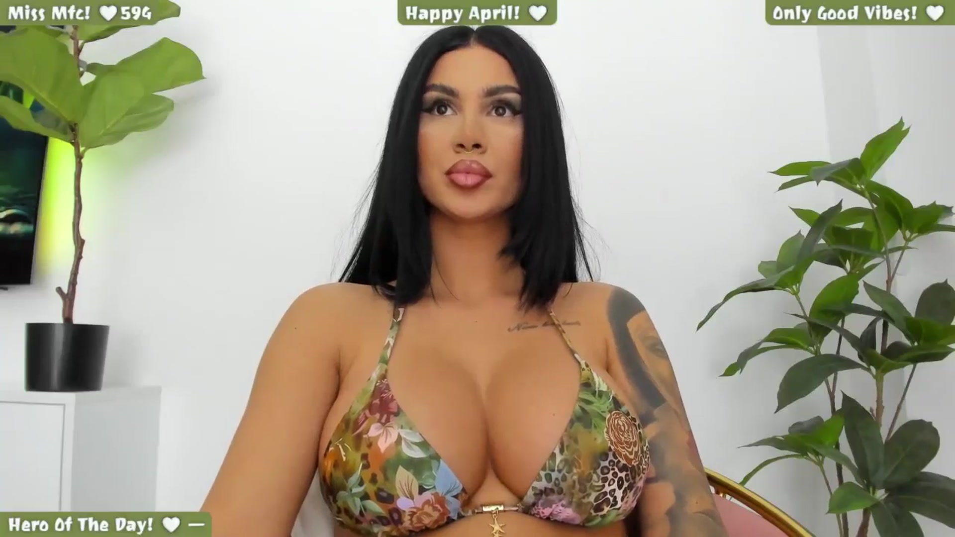 Gallery image thumbnail from Afterhourgirl's myfreecams stream on, 04/11/2025, 22:11 image 5 of 20