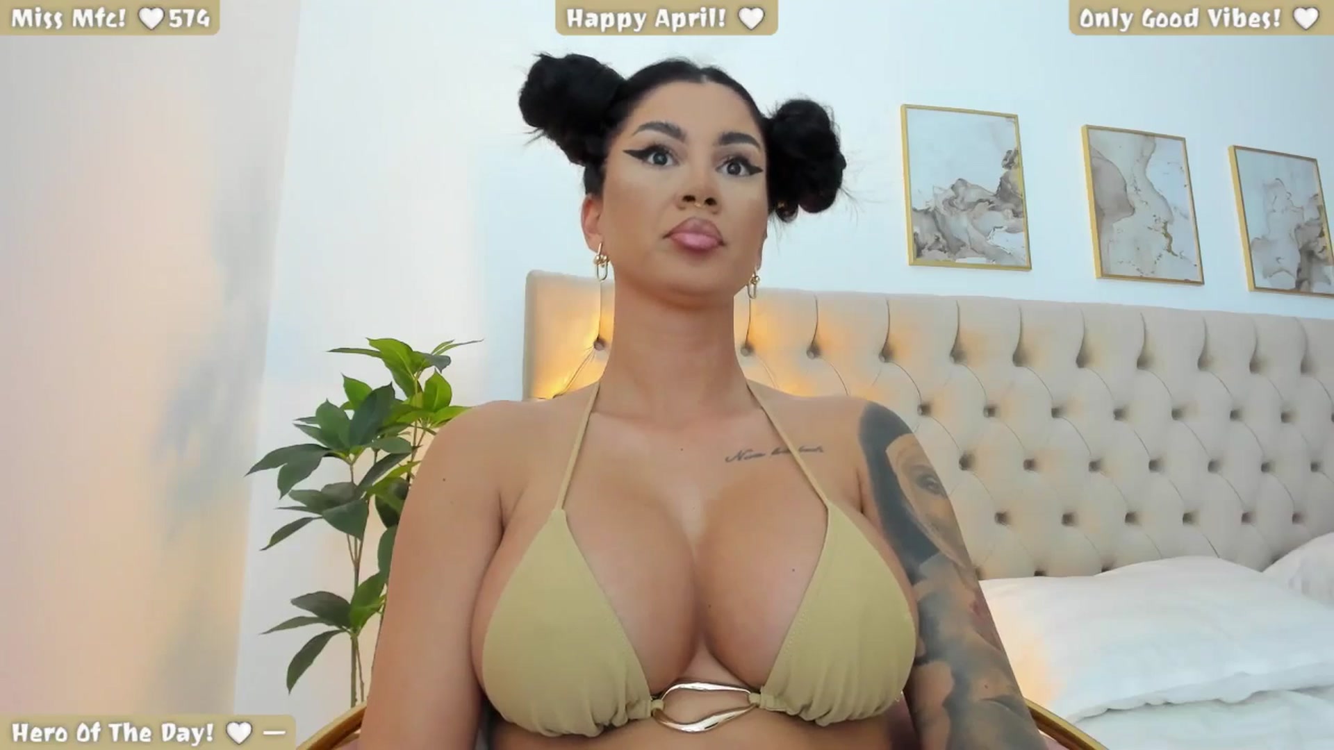 Gallery image thumbnail from Afterhourgirl's myfreecams stream on, 04/24/2025, 22:14 image 2 of 20