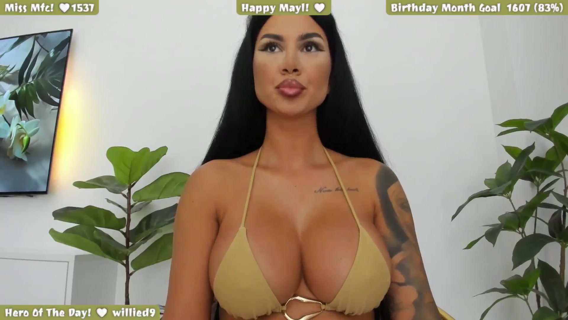 Gallery image thumbnail from Afterhourgirl's myfreecams stream on, 05/25/2025, 20:07 image 4 of 20