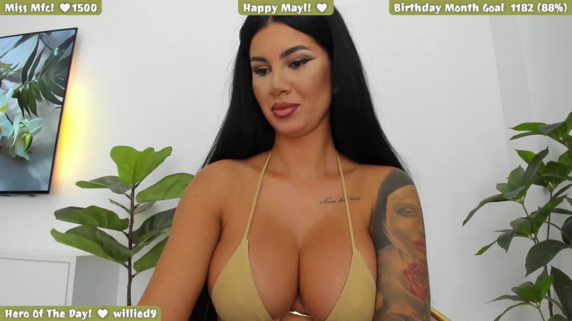 Gallery image thumbnail from Afterhourgirl's myfreecams stream on, 05/25/2025, 20:07 image 17 of 20