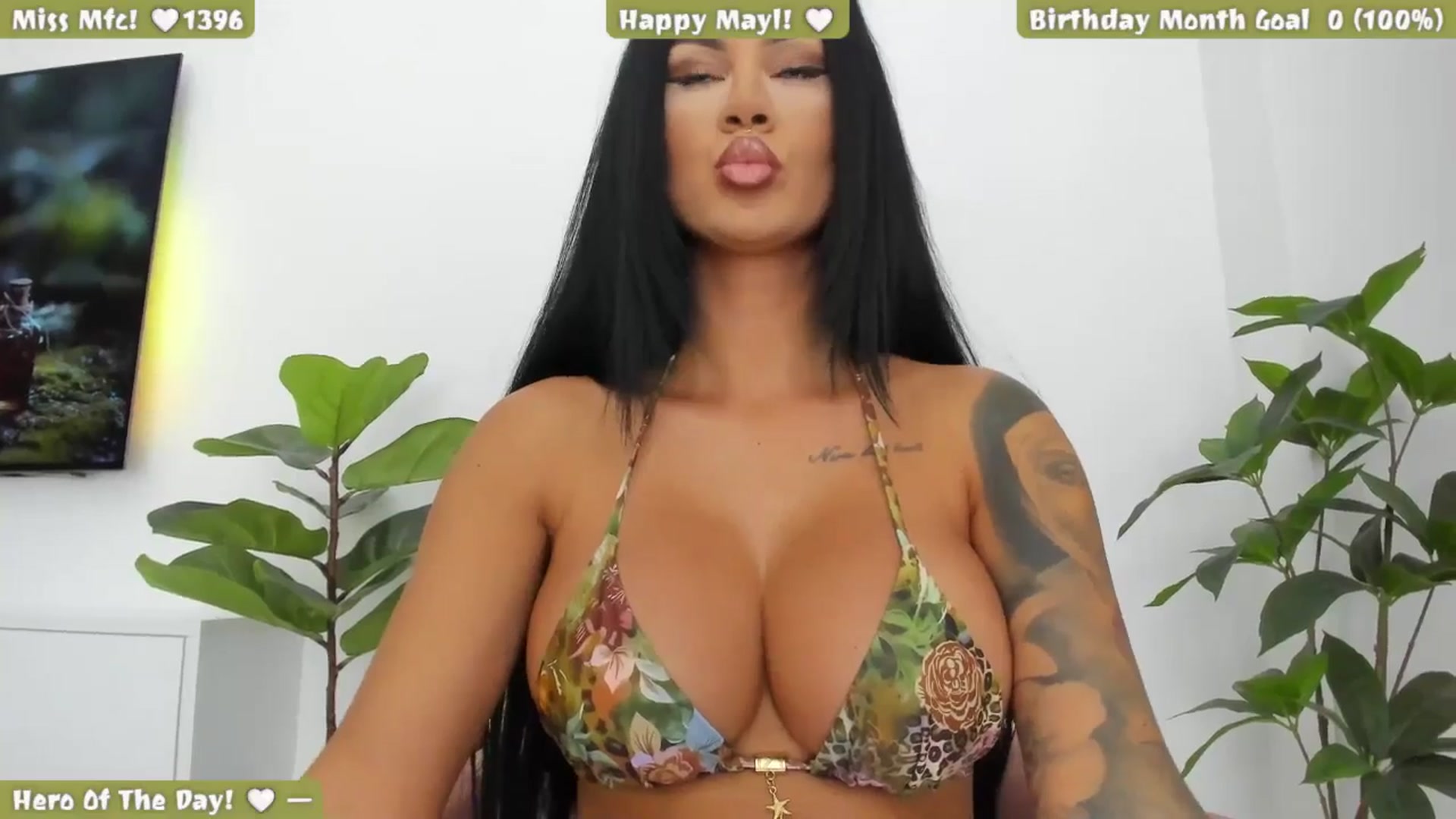 Gallery image thumbnail from Afterhourgirl's myfreecams stream on, 05/26/2025, 22:49 image 3 of 20