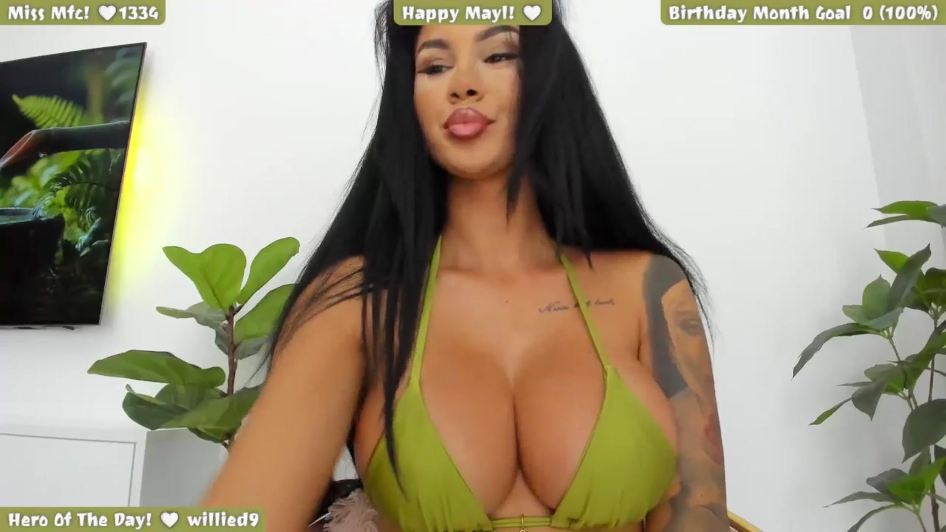 Gallery image thumbnail from Afterhourgirl's myfreecams stream on, 05/28/2025, 22:14 image 6 of 20