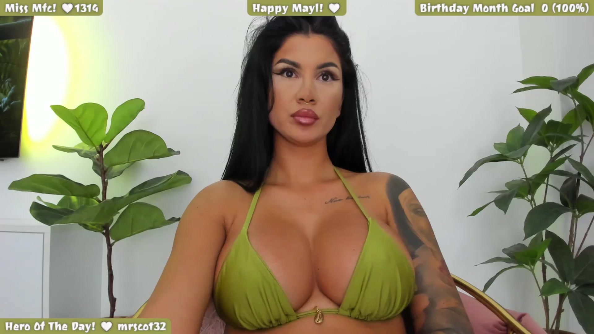 Gallery image thumbnail from Afterhourgirl's myfreecams stream on, 05/28/2025, 22:14 image 19 of 20