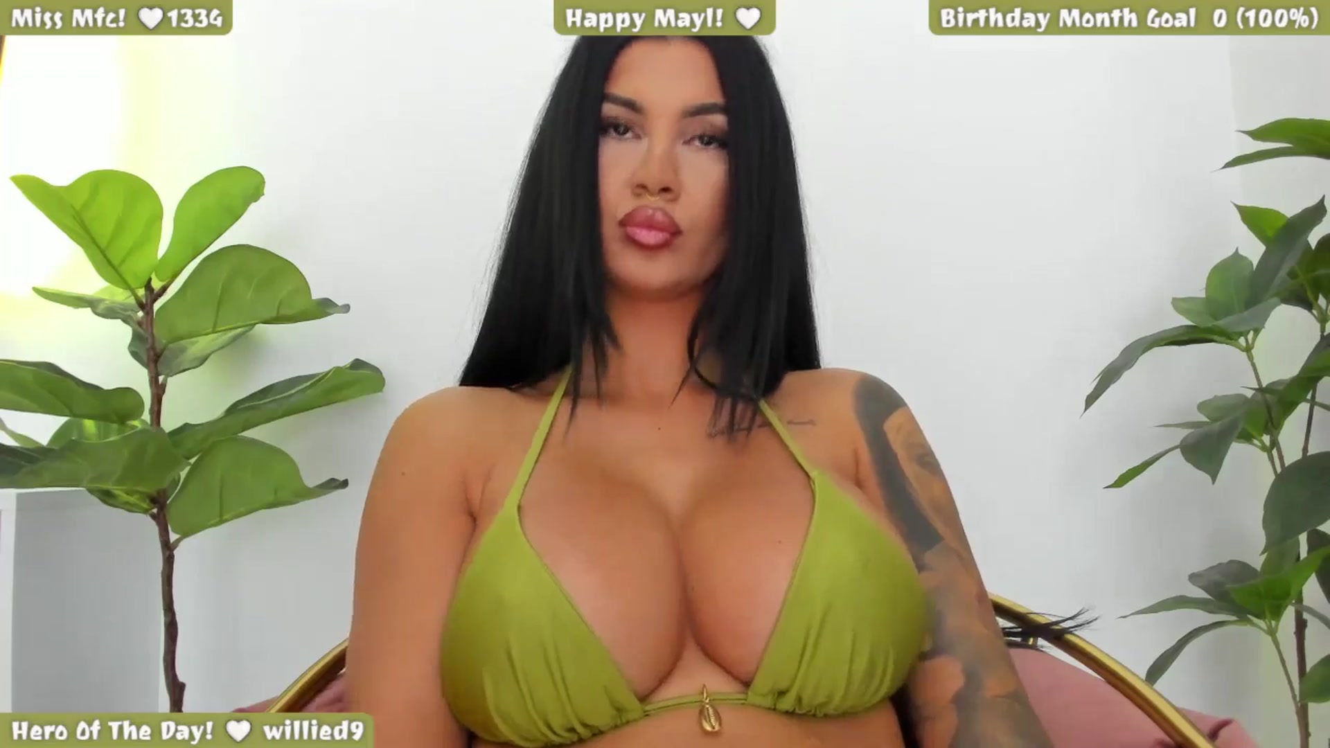 Gallery image thumbnail from Afterhourgirl's myfreecams stream on, 05/28/2025, 22:14 image 13 of 20