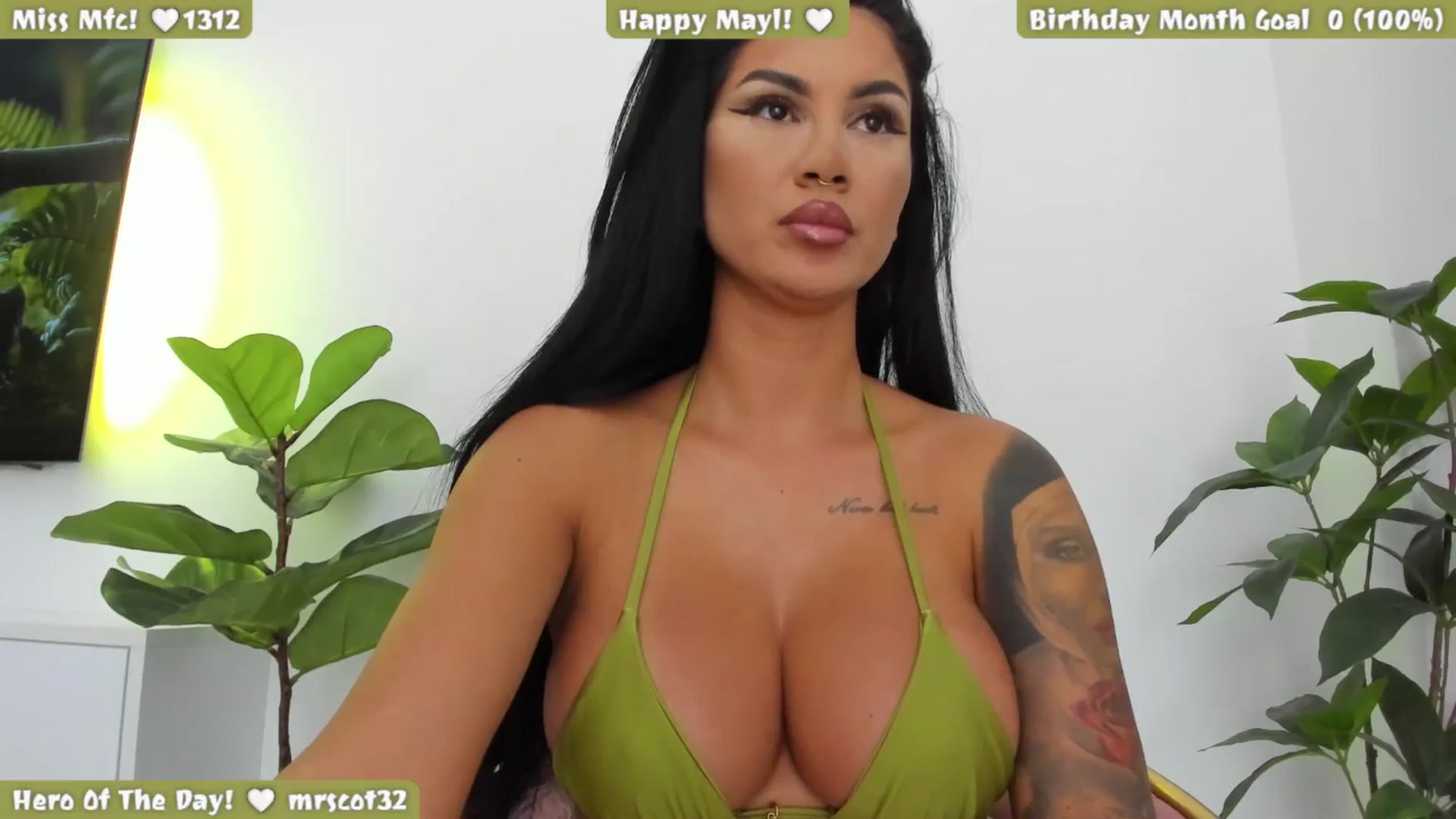 Gallery image thumbnail from Afterhourgirl's myfreecams stream on, 05/28/2025, 22:14 image 18 of 20