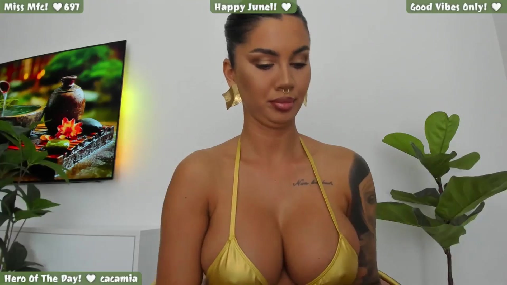 Gallery image thumbnail from Afterhourgirl's myfreecams stream on, 06/28/2025, 20:31 image 14 of 20