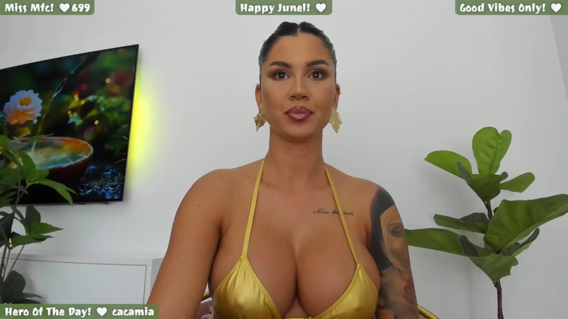 Gallery image thumbnail from Afterhourgirl's myfreecams stream on, 06/28/2025, 20:31 image 13 of 20