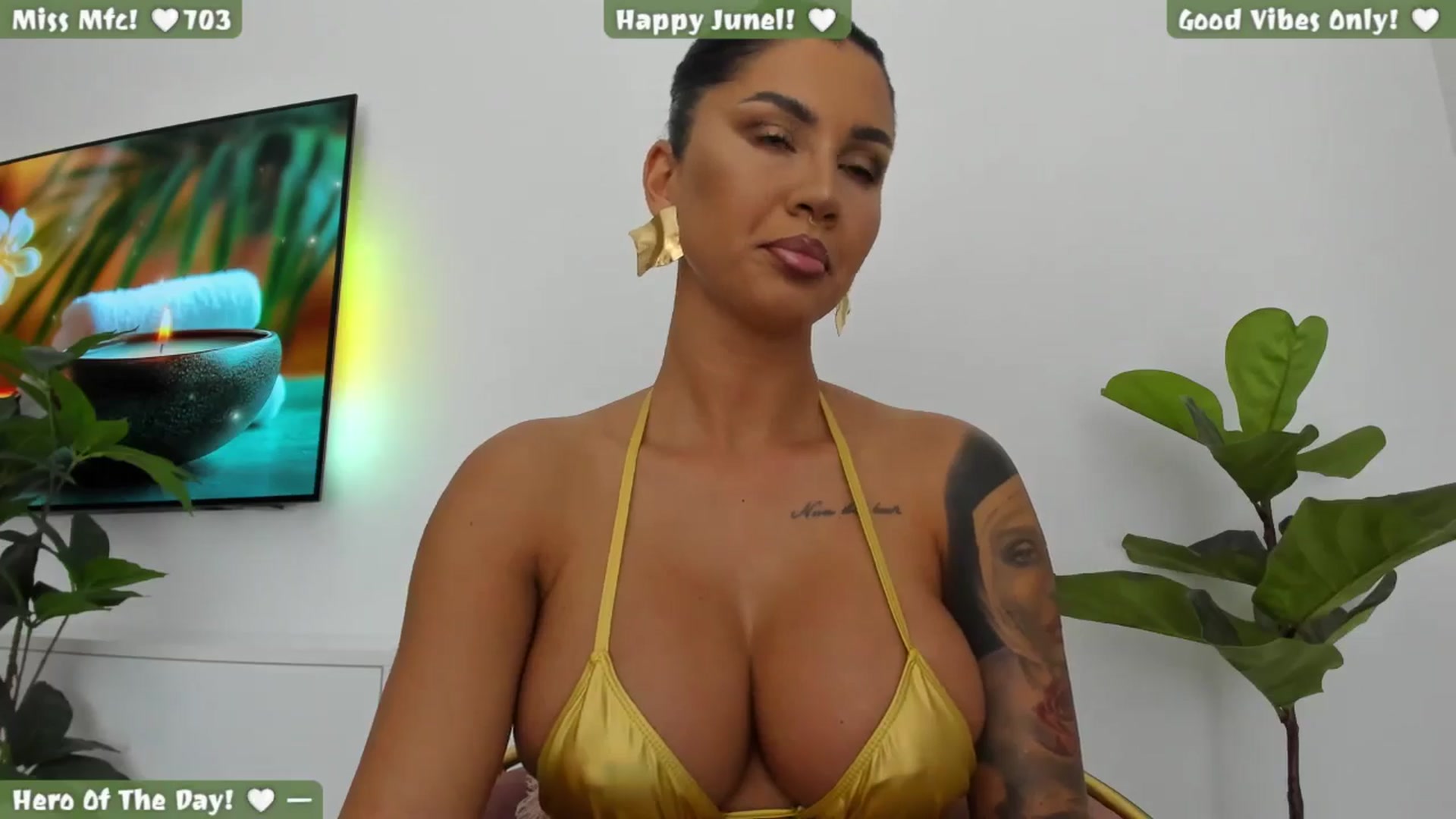 Gallery image thumbnail from Afterhourgirl's myfreecams stream on, 06/28/2025, 20:31 image 6 of 20