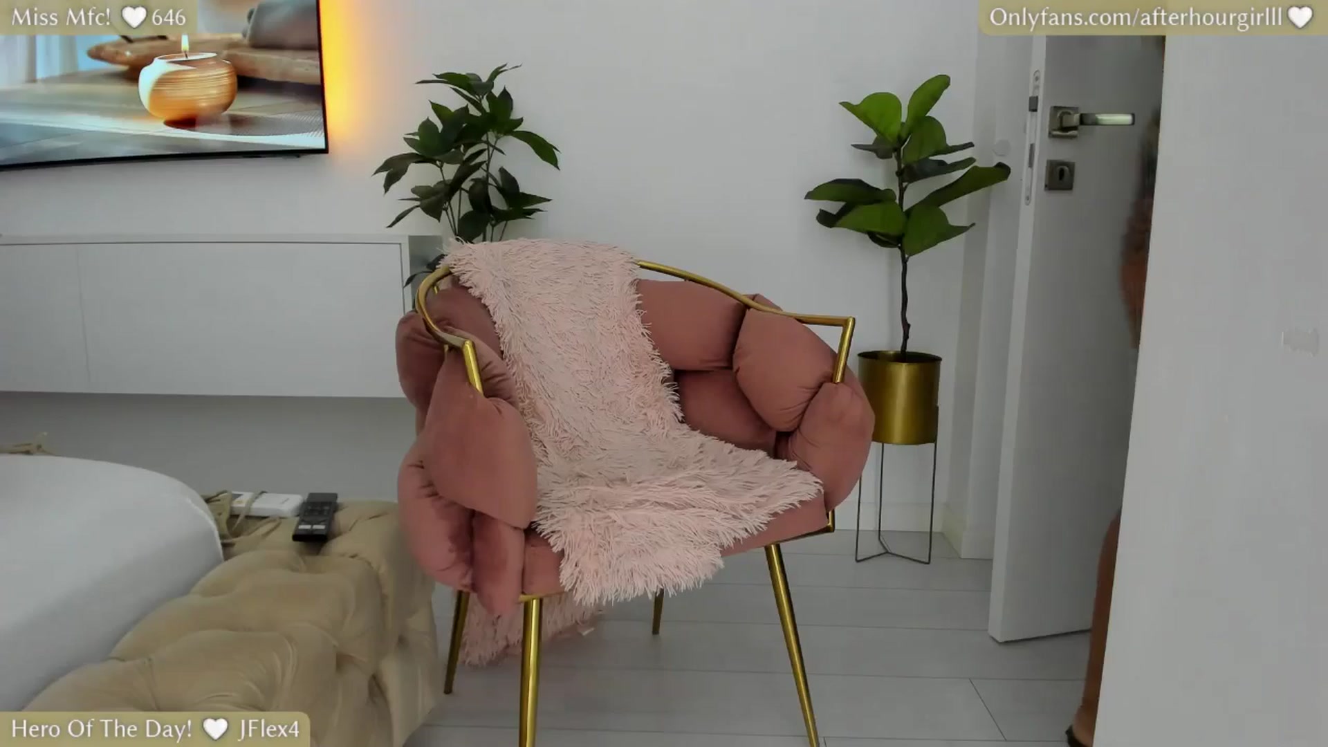 Gallery image thumbnail from Afterhourgirl's myfreecams stream on, 08/07/2025, 22:10 image 10 of 20