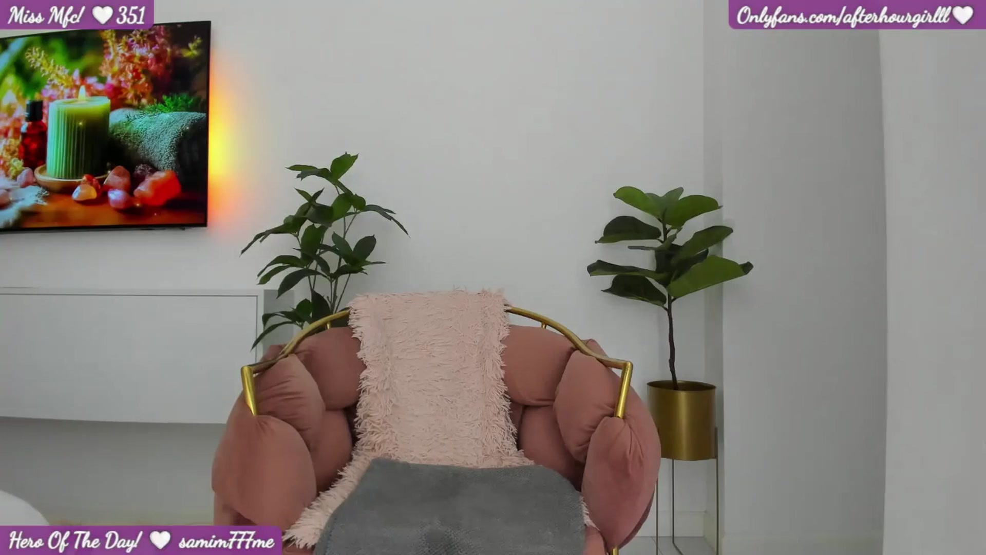 Gallery image thumbnail from Afterhourgirl's myfreecams stream on, 09/19/2025, 22:24 image 5 of 20