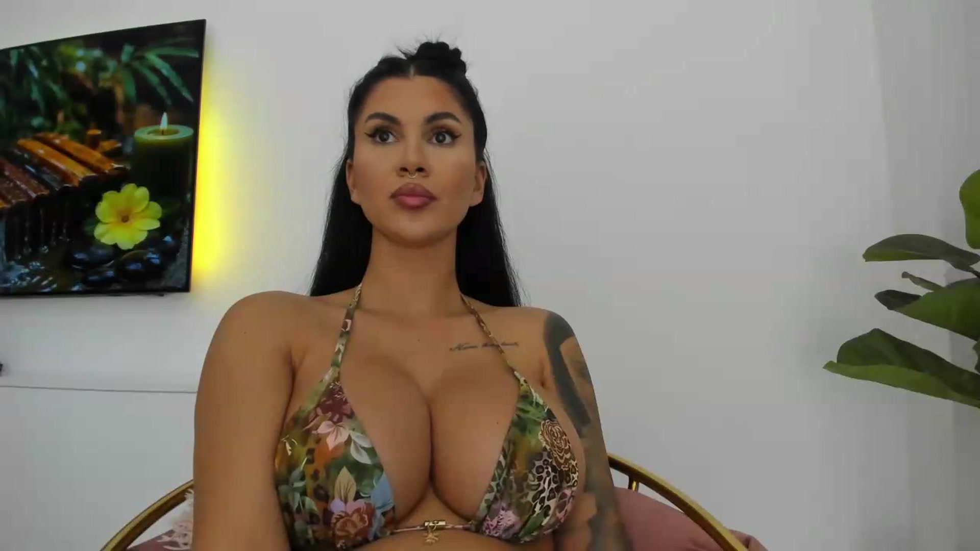 Gallery image thumbnail from Afterhourgirl's myfreecams stream on, 08/19/2026, 22:39 image 12 of 20