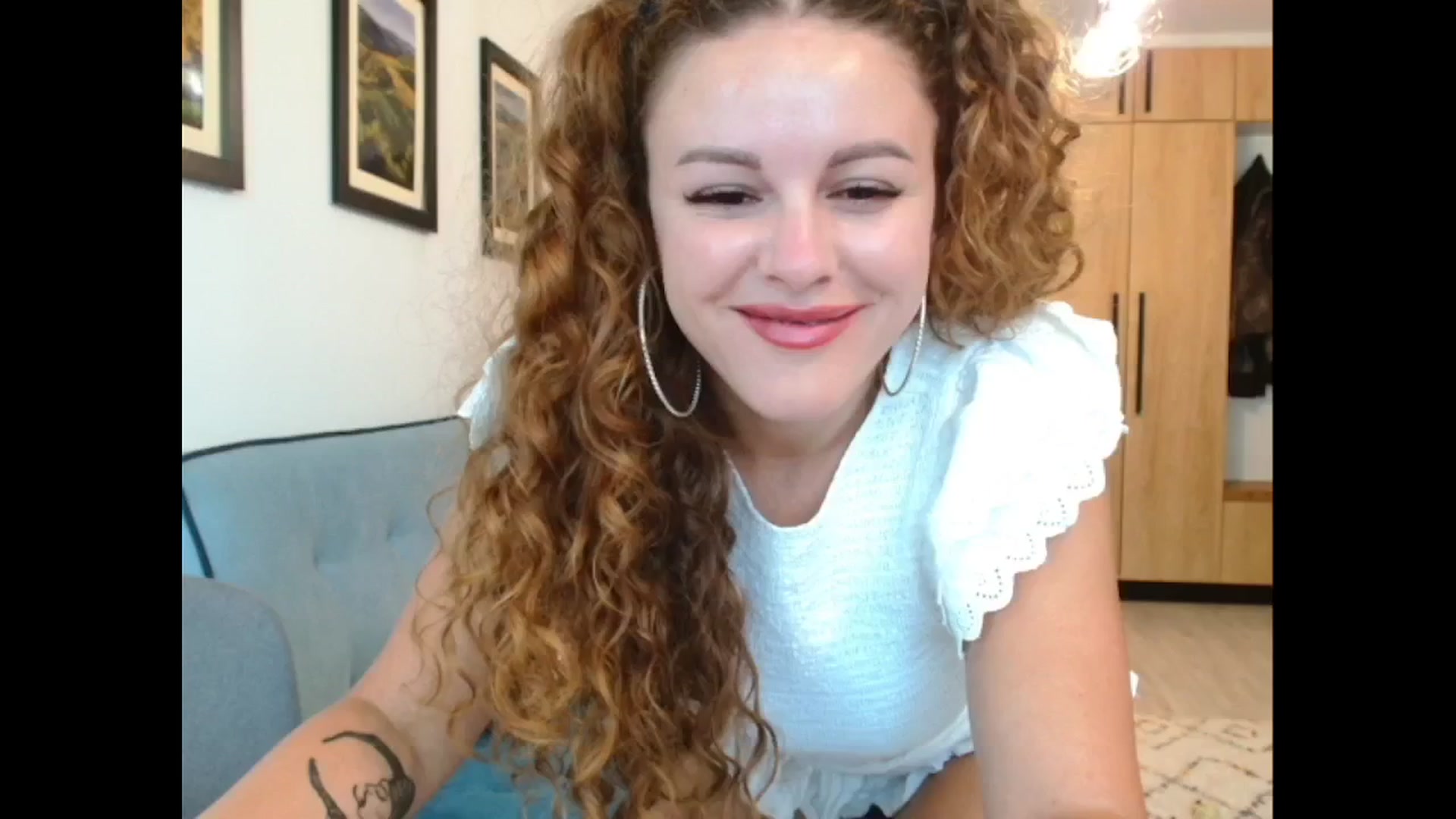 Gallery image thumbnail from Agatha_Aggie's myfreecams stream on, 06/25/2024, 08:28 image 2 of 20