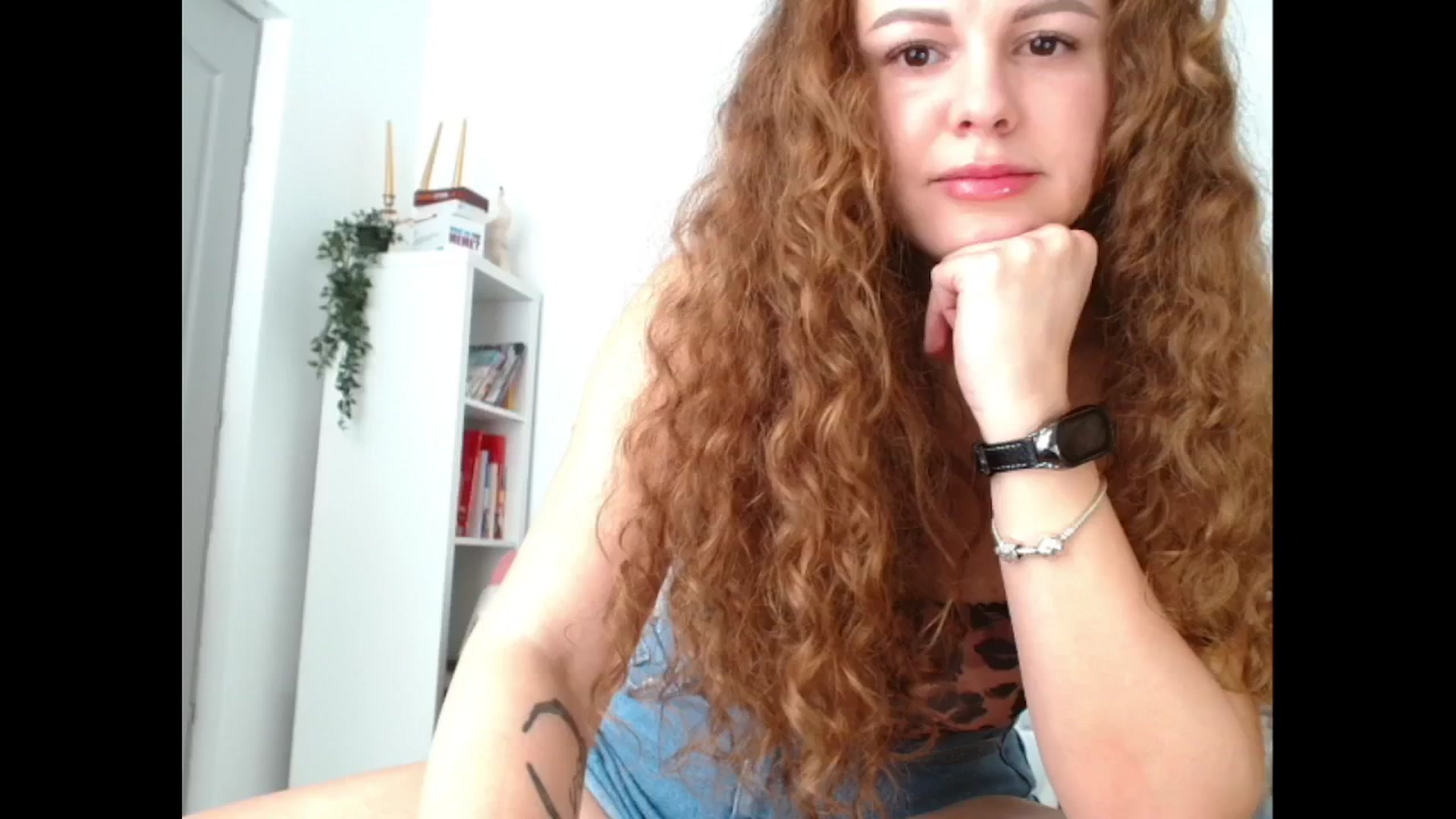 Gallery image thumbnail from Agatha_Aggie's myfreecams stream on, 12/18/2024, 09:42 image 4 of 20