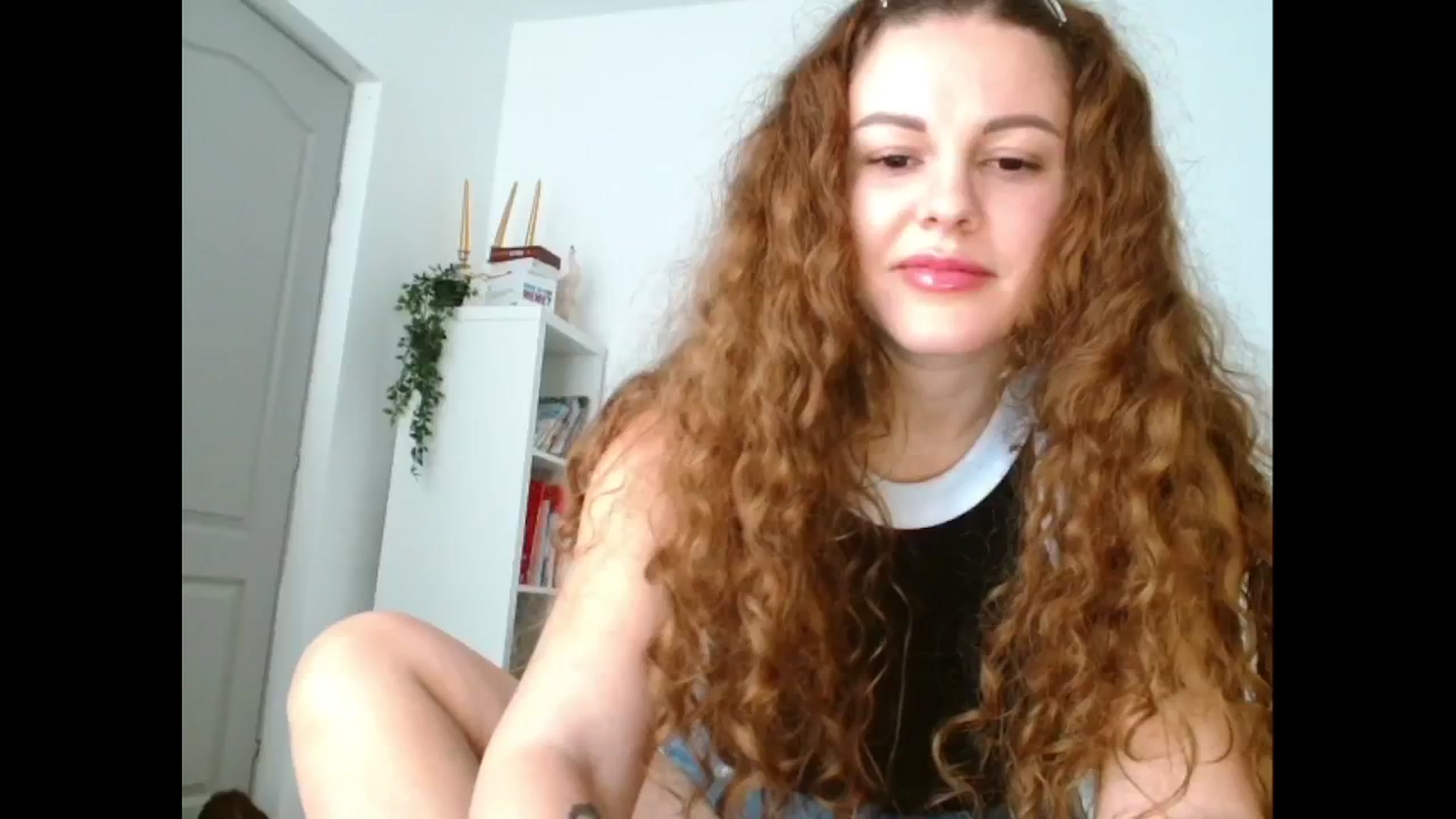 Gallery image thumbnail from Agatha_Aggie's myfreecams stream on, 12/19/2024, 08:46 image 7 of 20