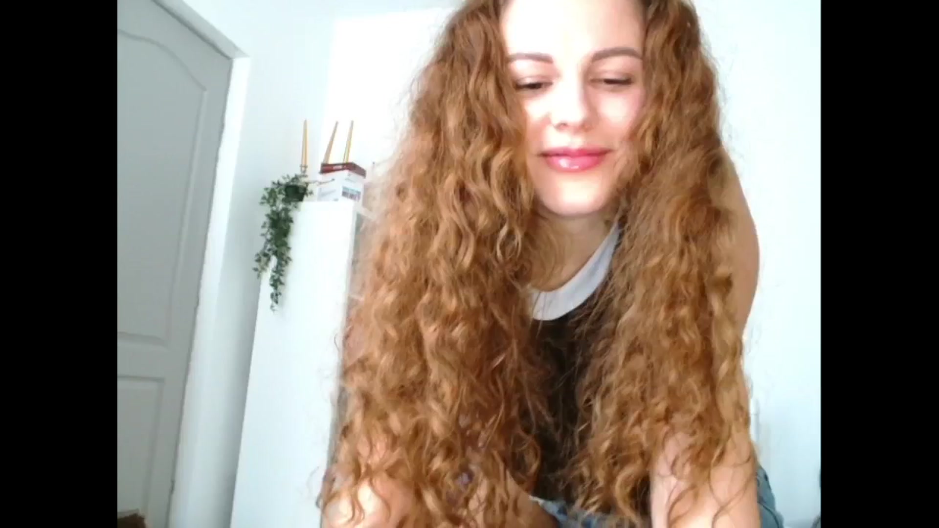 Gallery image thumbnail from Agatha_Aggie's myfreecams stream on, 12/19/2024, 08:46 image 12 of 20