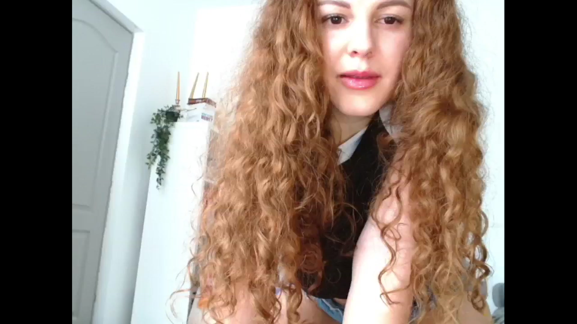 Gallery image thumbnail from Agatha_Aggie's myfreecams stream on, 12/19/2024, 09:28 image 8 of 20