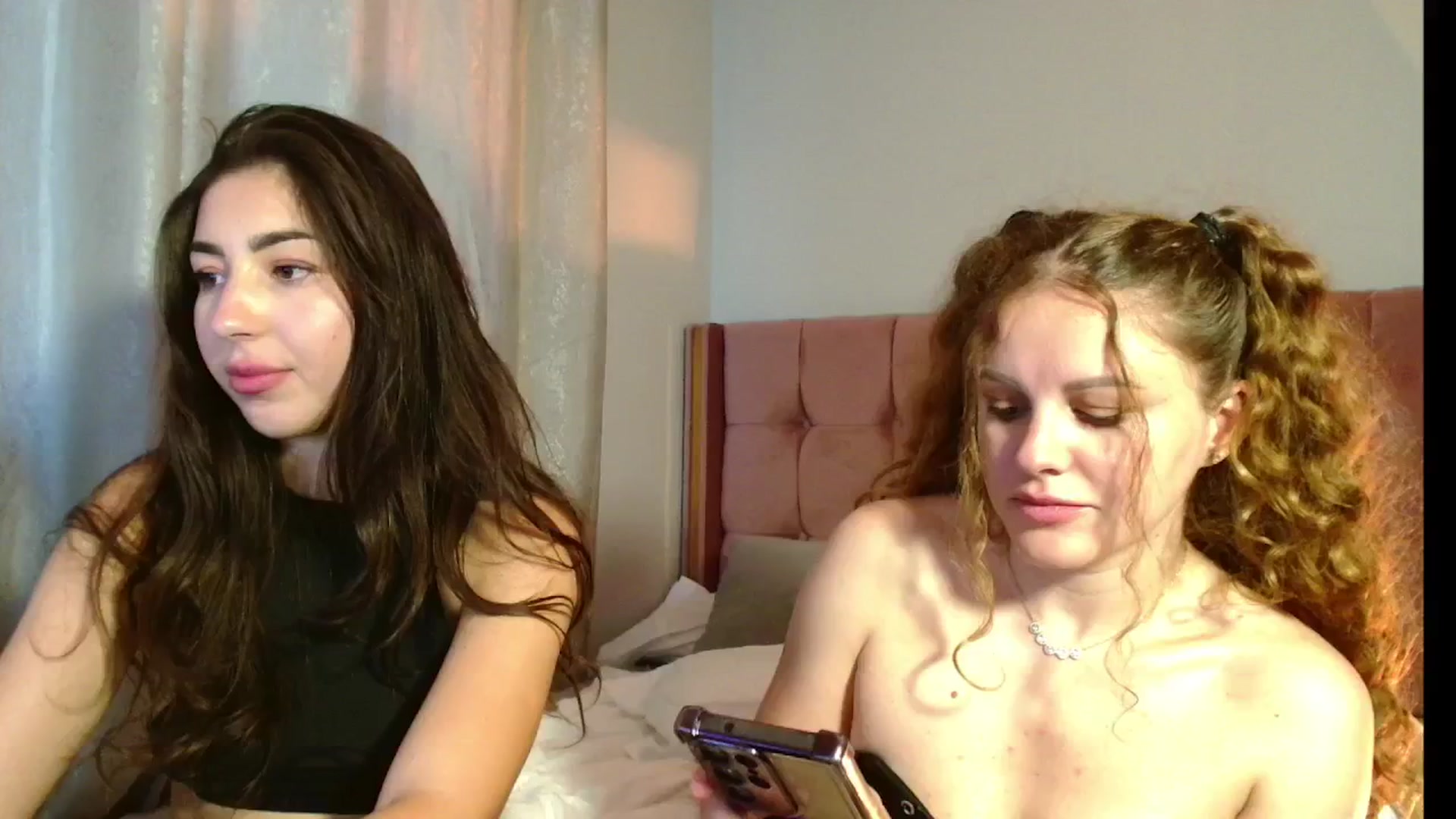Gallery image thumbnail from Agatha_Aggie's myfreecams stream on, 04/15/2025, 15:17 image 13 of 20