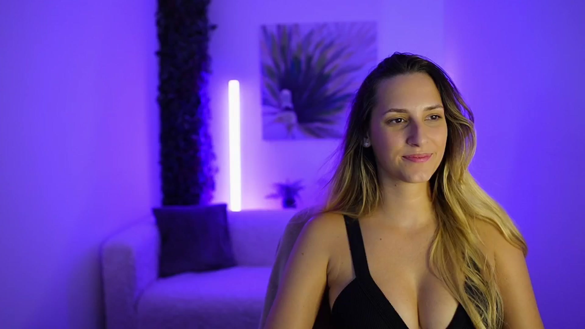 Gallery image thumbnail from Agatha_Vega's myfreecams stream on, 08/21/2024, 21:35 image 8 of 20