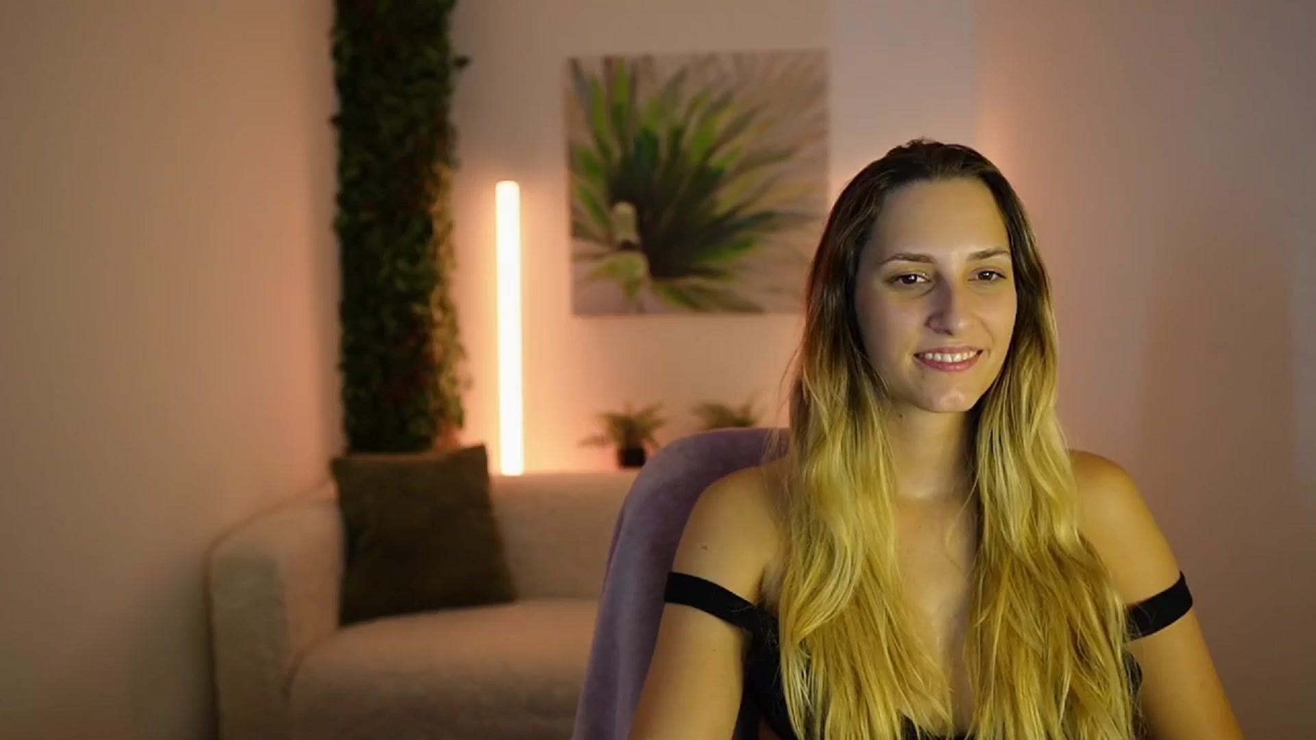 Gallery image thumbnail from Agatha_Vega's myfreecams stream on, 08/22/2024, 24:34 image 17 of 20