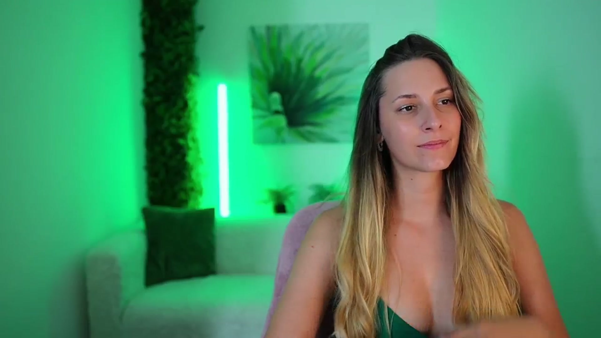 Gallery image thumbnail from Agatha_Vega's myfreecams stream on, 08/27/2024, 20:35 image 20 of 20