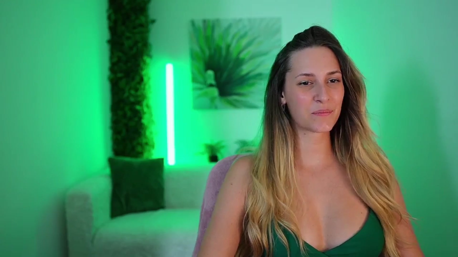 Gallery image thumbnail from Agatha_Vega's myfreecams stream on, 08/27/2024, 20:35 image 17 of 20