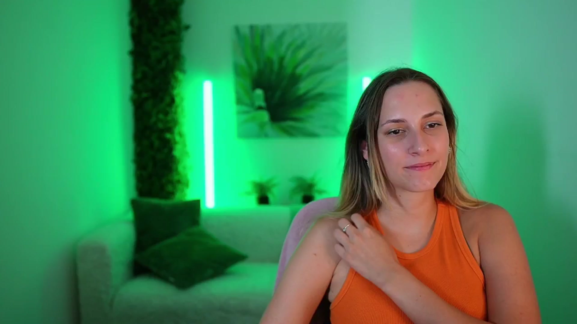 Gallery image thumbnail from Agatha_Vega's myfreecams stream on, 08/27/2024, 23:21 image 15 of 20