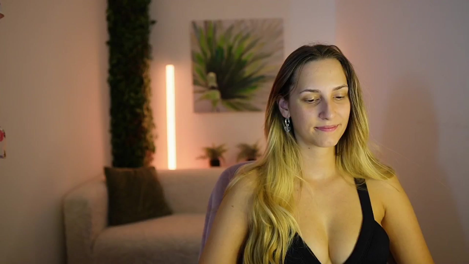 Gallery image thumbnail from Agatha_Vega's myfreecams stream on, 08/28/2024, 19:40 image 11 of 20