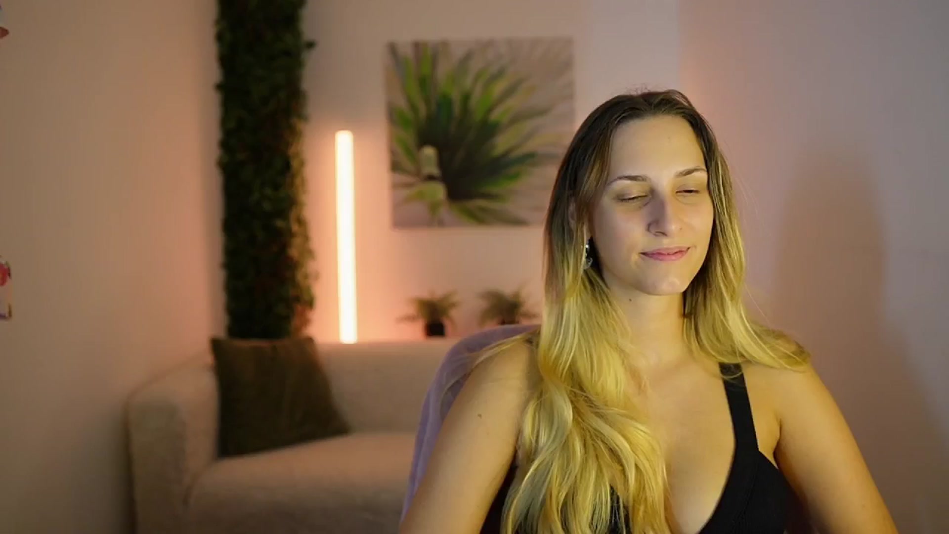 Gallery image thumbnail from Agatha_Vega's myfreecams stream on, 08/28/2024, 19:40 image 13 of 20