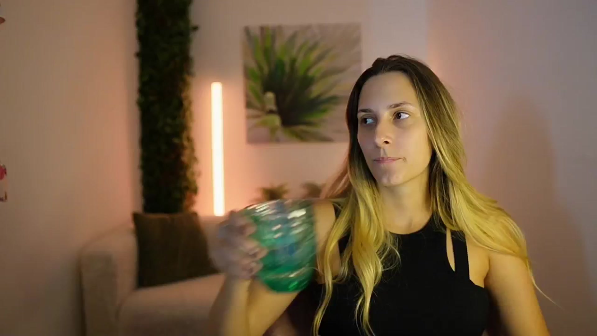 Gallery image thumbnail from Agatha_Vega's myfreecams stream on, 08/28/2024, 19:40 image 18 of 20