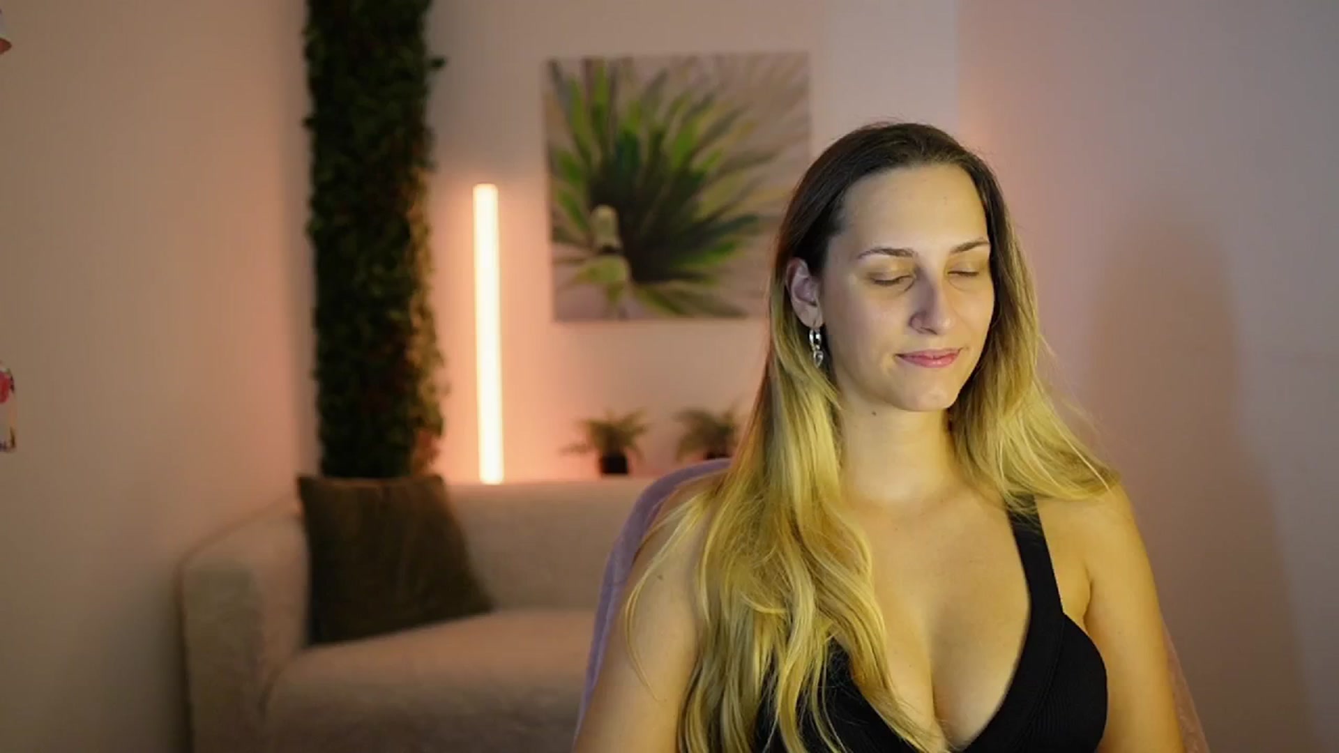 Gallery image thumbnail from Agatha_Vega's myfreecams stream on, 08/28/2024, 19:40 image 5 of 20